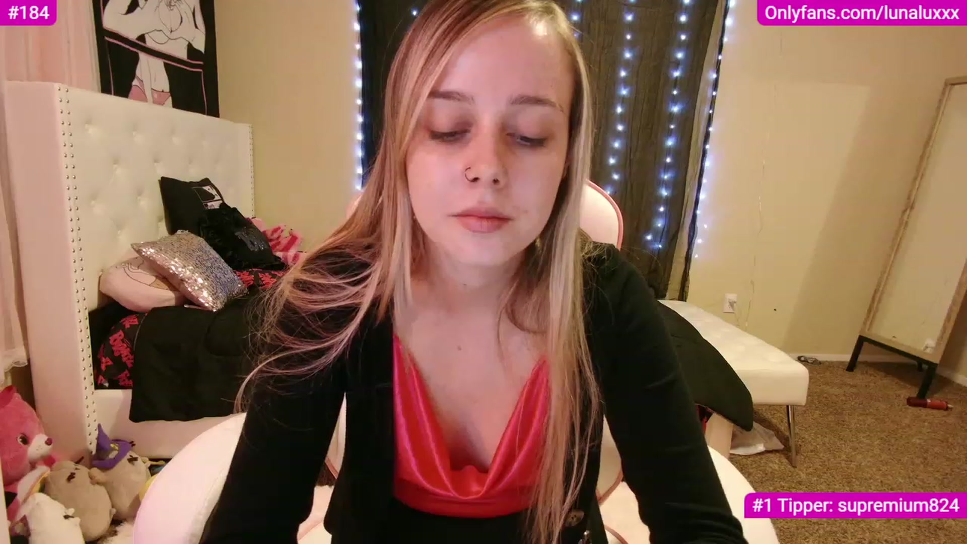 Gallery image thumbnail from lunalovelyy's myfreecams stream on, 12/01/2022, 09:43 image 16 of 20