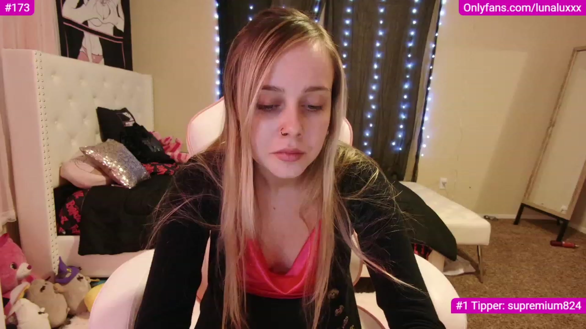 Gallery image thumbnail from lunalovelyy's myfreecams stream on, 12/01/2022, 09:43 image 7 of 20