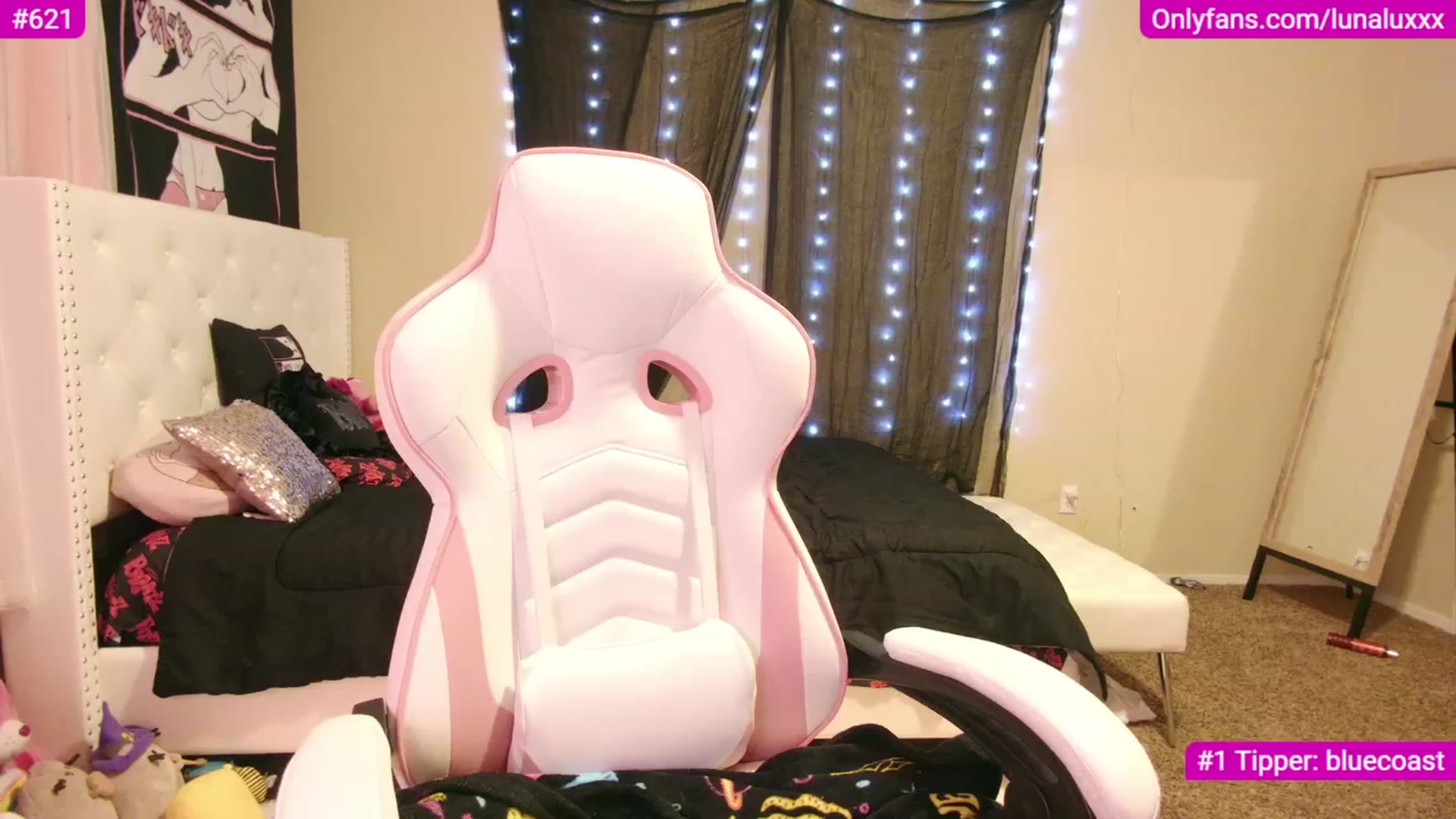 Gallery image thumbnail from lunalovelyy's myfreecams stream on, 12/03/2022, 01:30 image 17 of 20