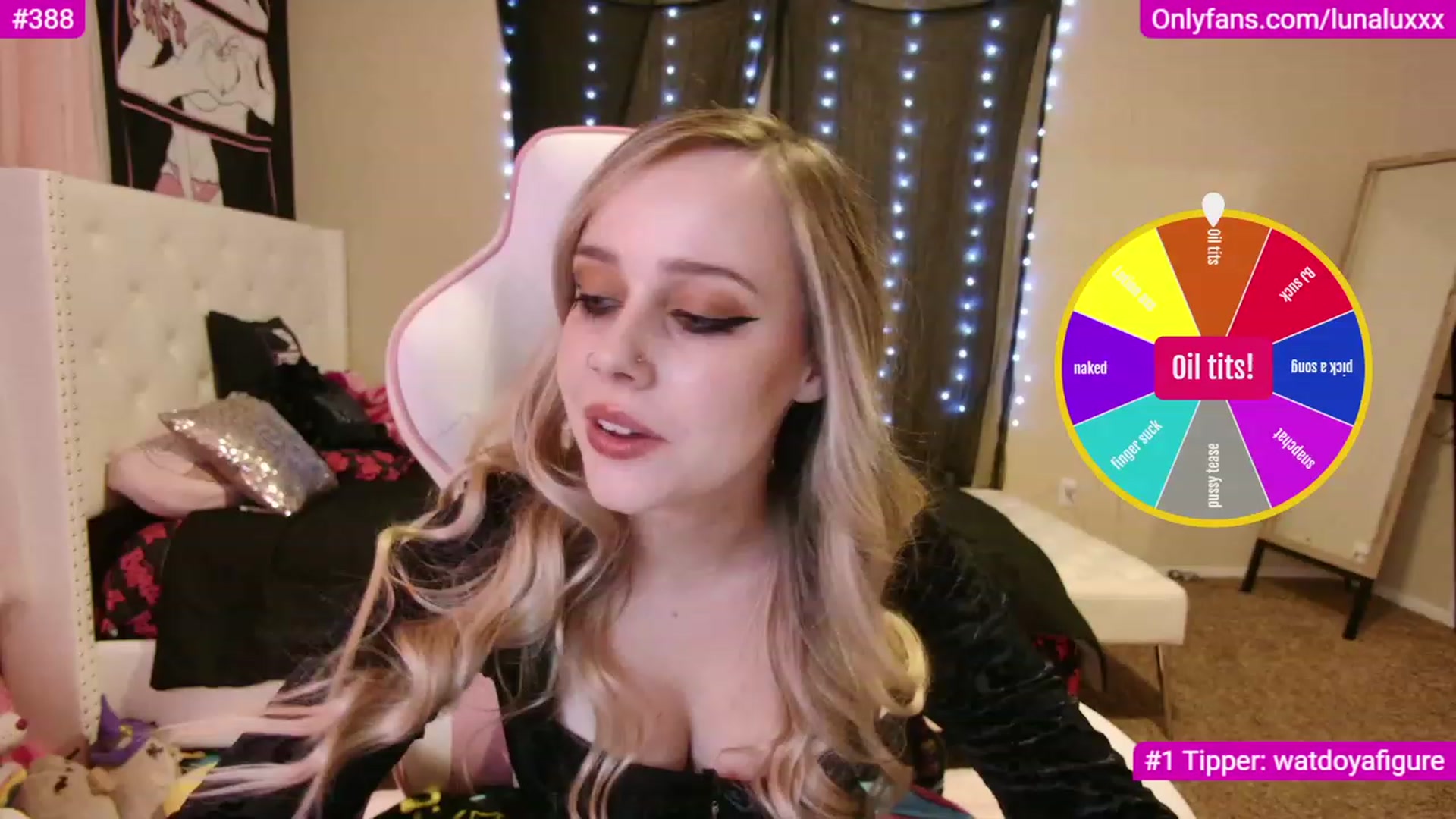 Gallery image thumbnail from lunalovelyy's myfreecams stream on, 12/04/2022, 04:56 image 15 of 20