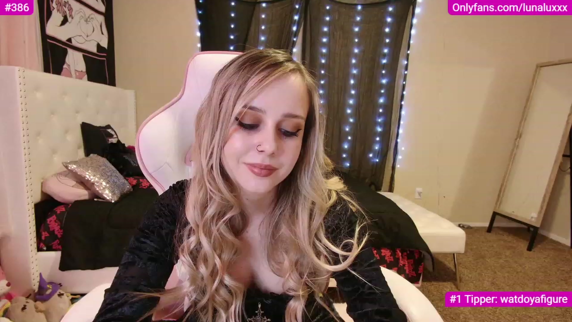 Gallery image thumbnail from lunalovelyy's myfreecams stream on, 12/04/2022, 05:59 image 7 of 20