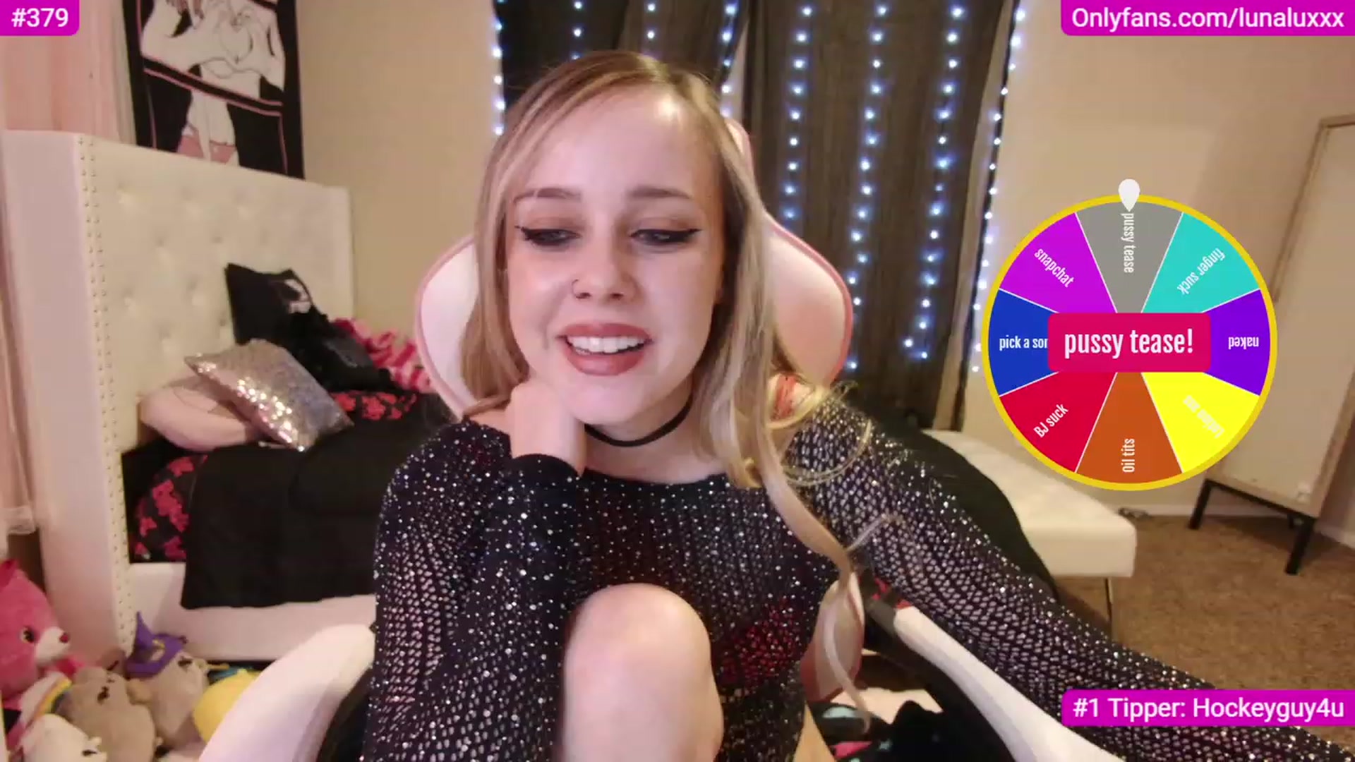 Gallery image thumbnail from lunalovelyy's myfreecams stream on, 12/05/2022, 01:16 image 14 of 20