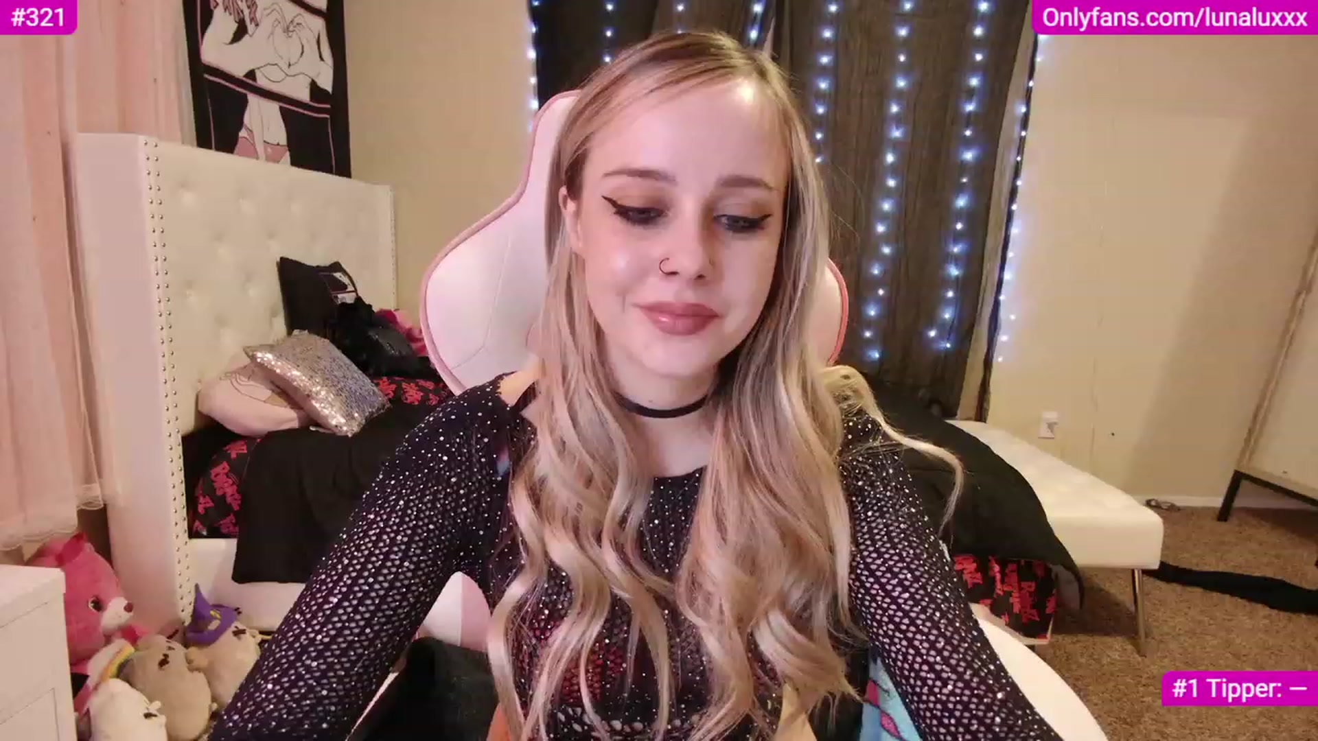 Gallery image thumbnail from lunalovelyy's myfreecams stream on, 12/05/2022, 05:15 image 2 of 20