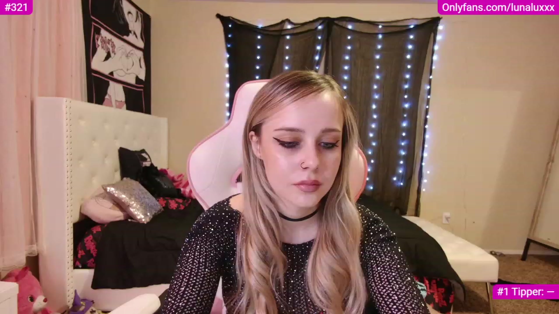 Gallery image thumbnail from lunalovelyy's myfreecams stream on, 12/05/2022, 05:15 image 1 of 20