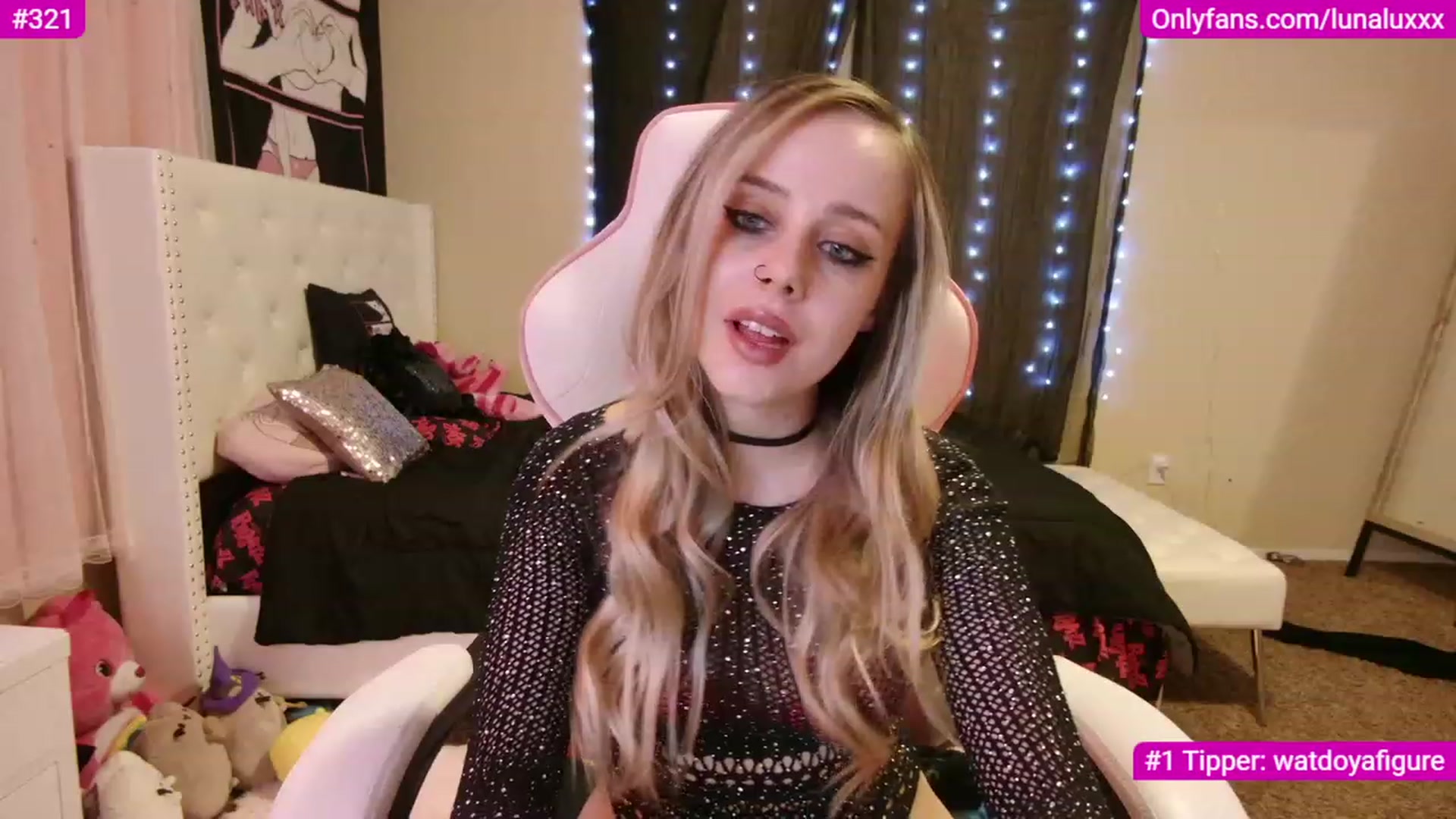 Gallery image thumbnail from lunalovelyy's myfreecams stream on, 12/05/2022, 05:15 image 19 of 20