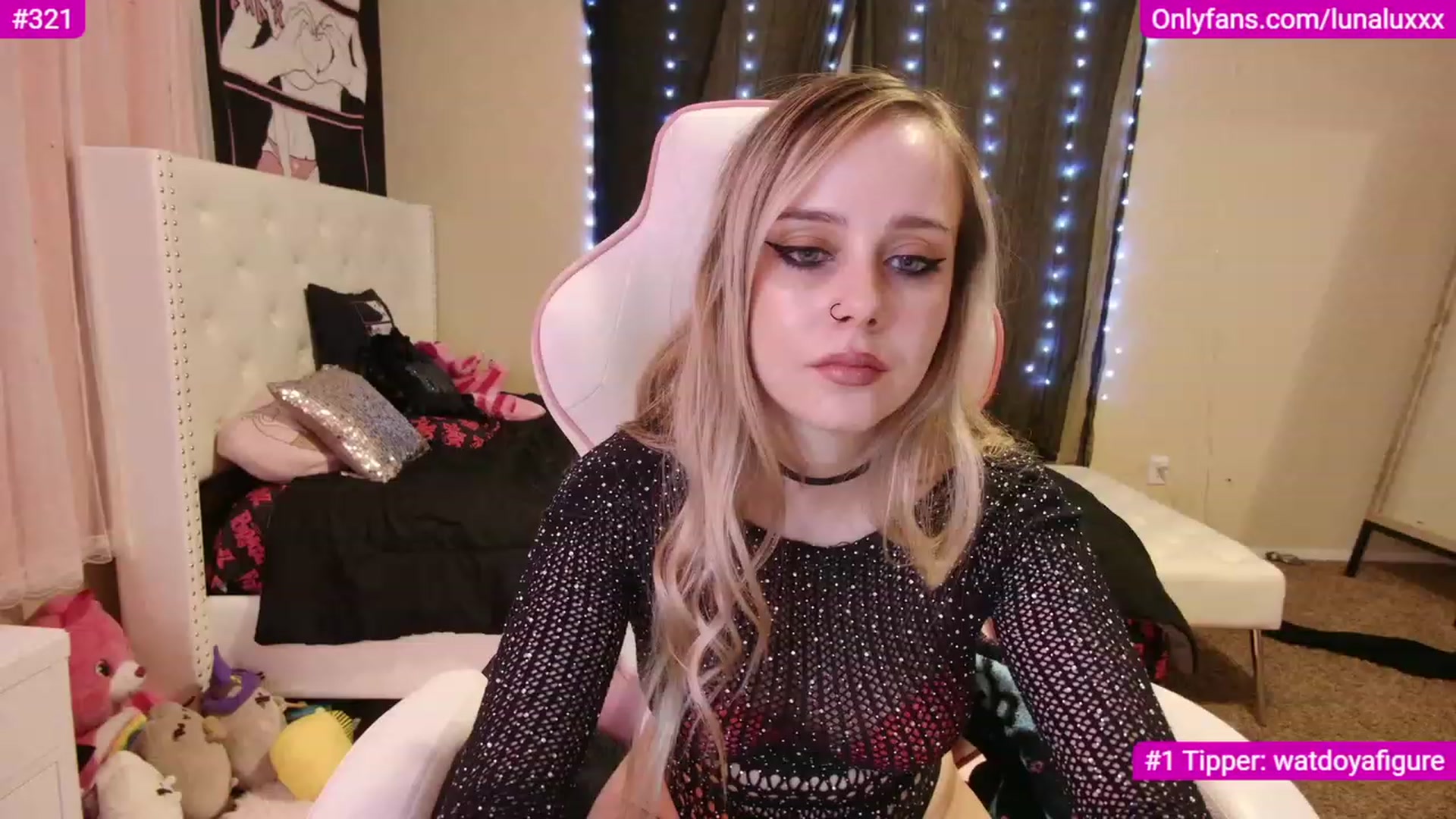 Gallery image thumbnail from lunalovelyy's myfreecams stream on, 12/05/2022, 05:15 image 7 of 20