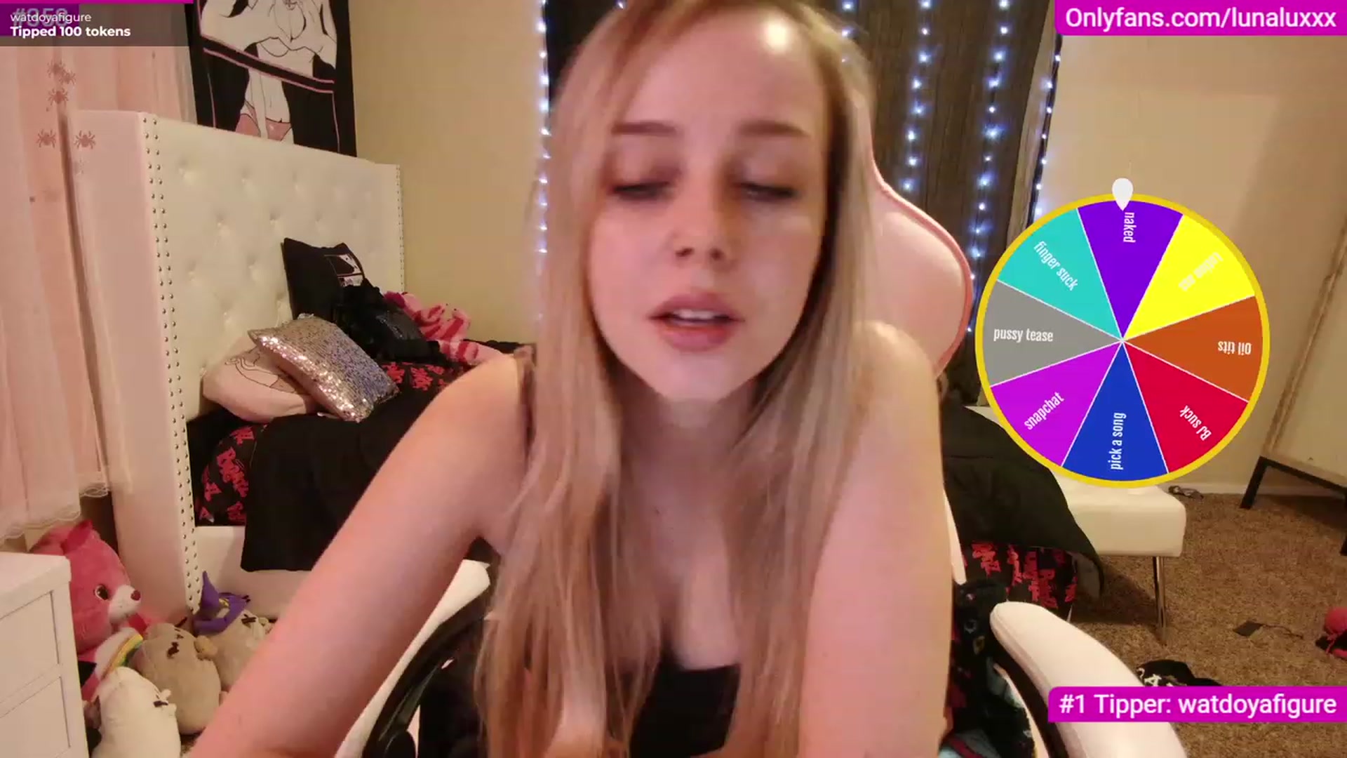 Gallery image thumbnail from lunalovelyy's myfreecams stream on, 12/06/2022, 04:17 image 15 of 20