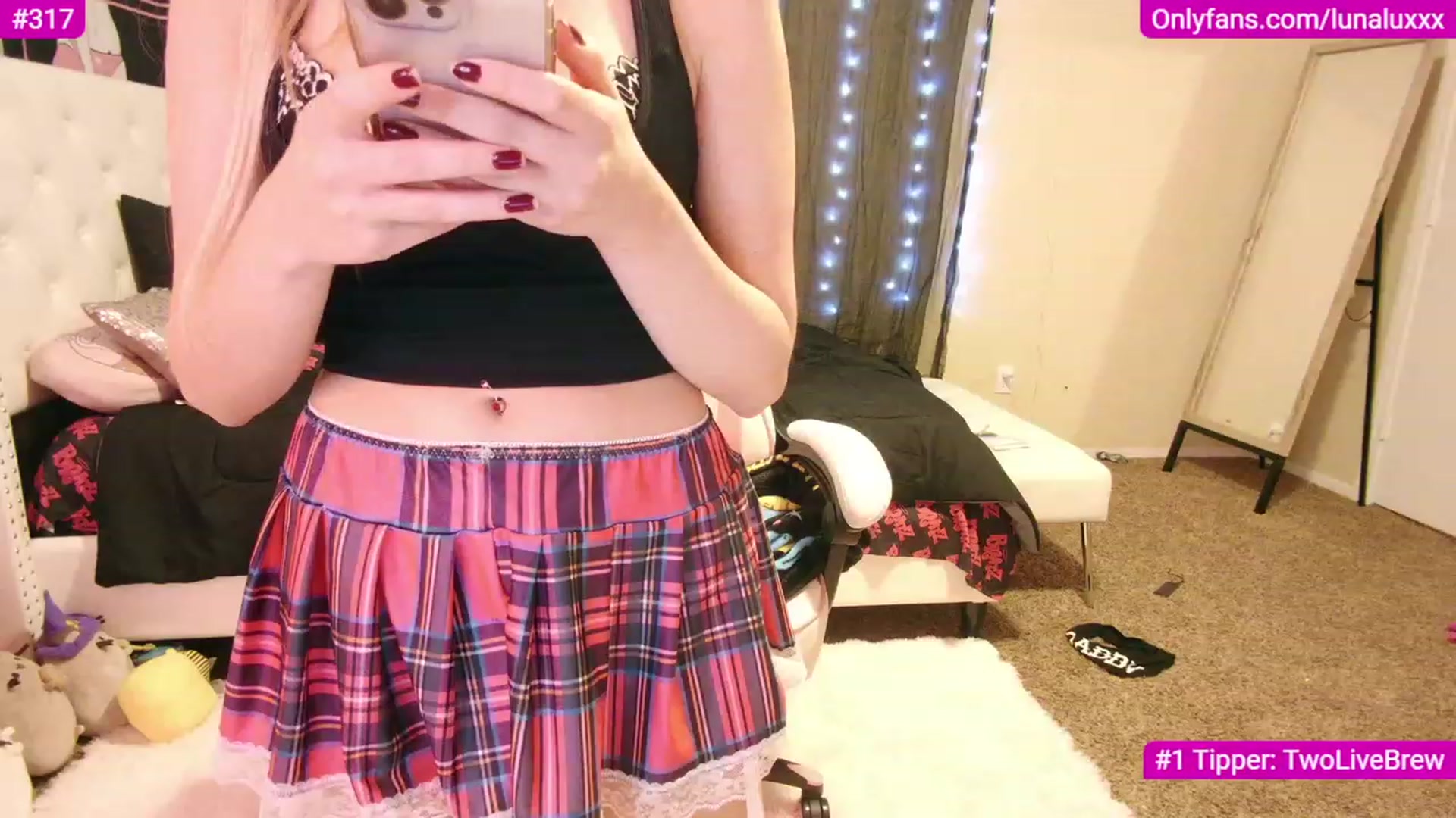 Gallery image thumbnail from lunalovelyy's myfreecams stream on, 12/07/2022, 04:36 image 18 of 20