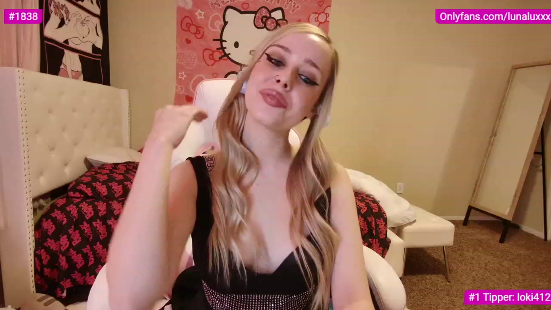 Gallery image thumbnail from lunalovelyy's myfreecams stream on, 01/03/2023, 04:05 image 2 of 20