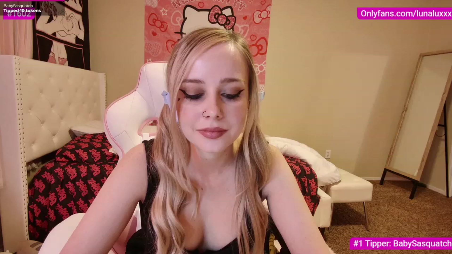 Gallery image thumbnail from lunalovelyy's myfreecams stream on, 01/03/2023, 04:05 image 5 of 20
