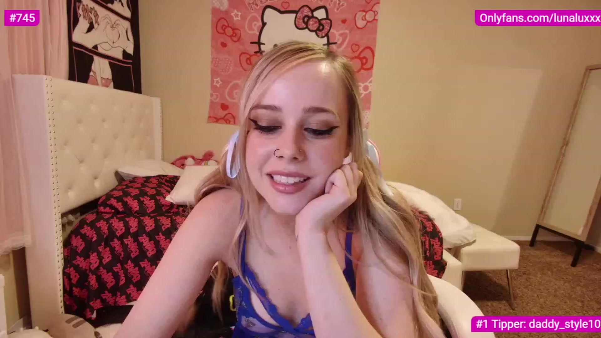 Gallery image thumbnail from lunalovelyy's myfreecams stream on, 01/03/2023, 07:43 image 2 of 20