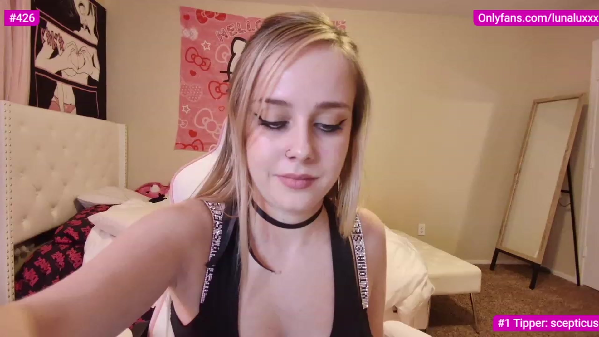 Gallery image thumbnail from lunalovelyy's myfreecams stream on, 01/04/2023, 08:23 image 10 of 20