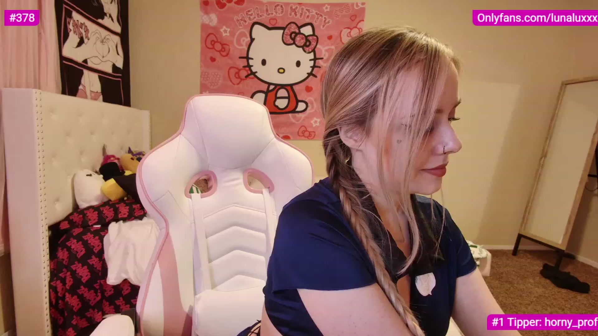Gallery image thumbnail from lunalovelyy's myfreecams stream on, 01/12/2023, 02:54 image 15 of 20