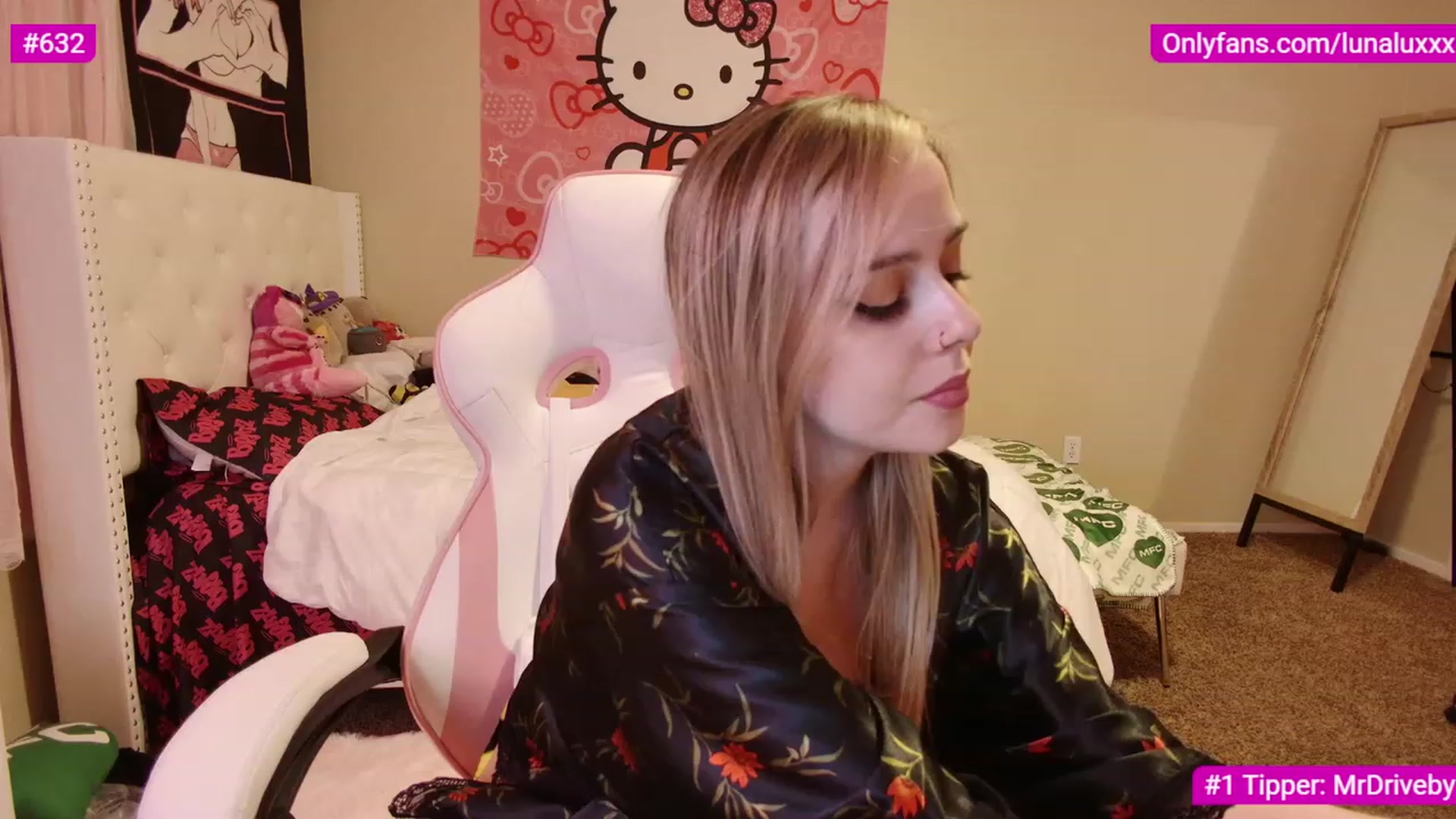 Gallery image thumbnail from lunalovelyy's myfreecams stream on, 01/19/2023, 06:33 image 12 of 20