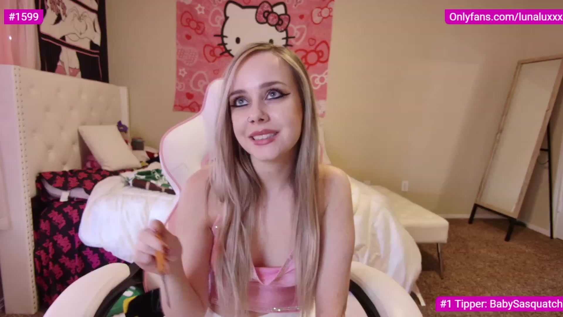 Gallery image thumbnail from lunalovelyy's myfreecams stream on, 02/04/2023, 24:30 image 6 of 20