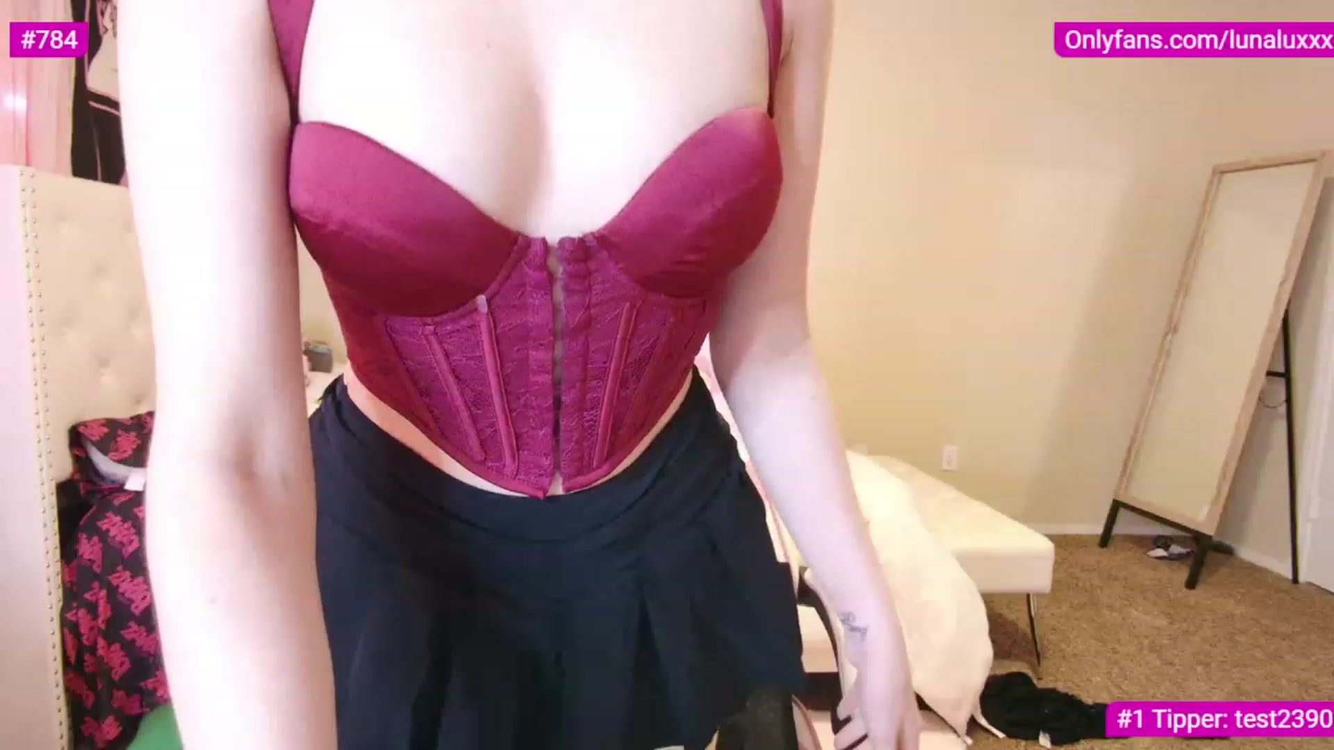 Gallery image thumbnail from lunalovelyy's myfreecams stream on, 02/05/2023, 23:42 image 17 of 20