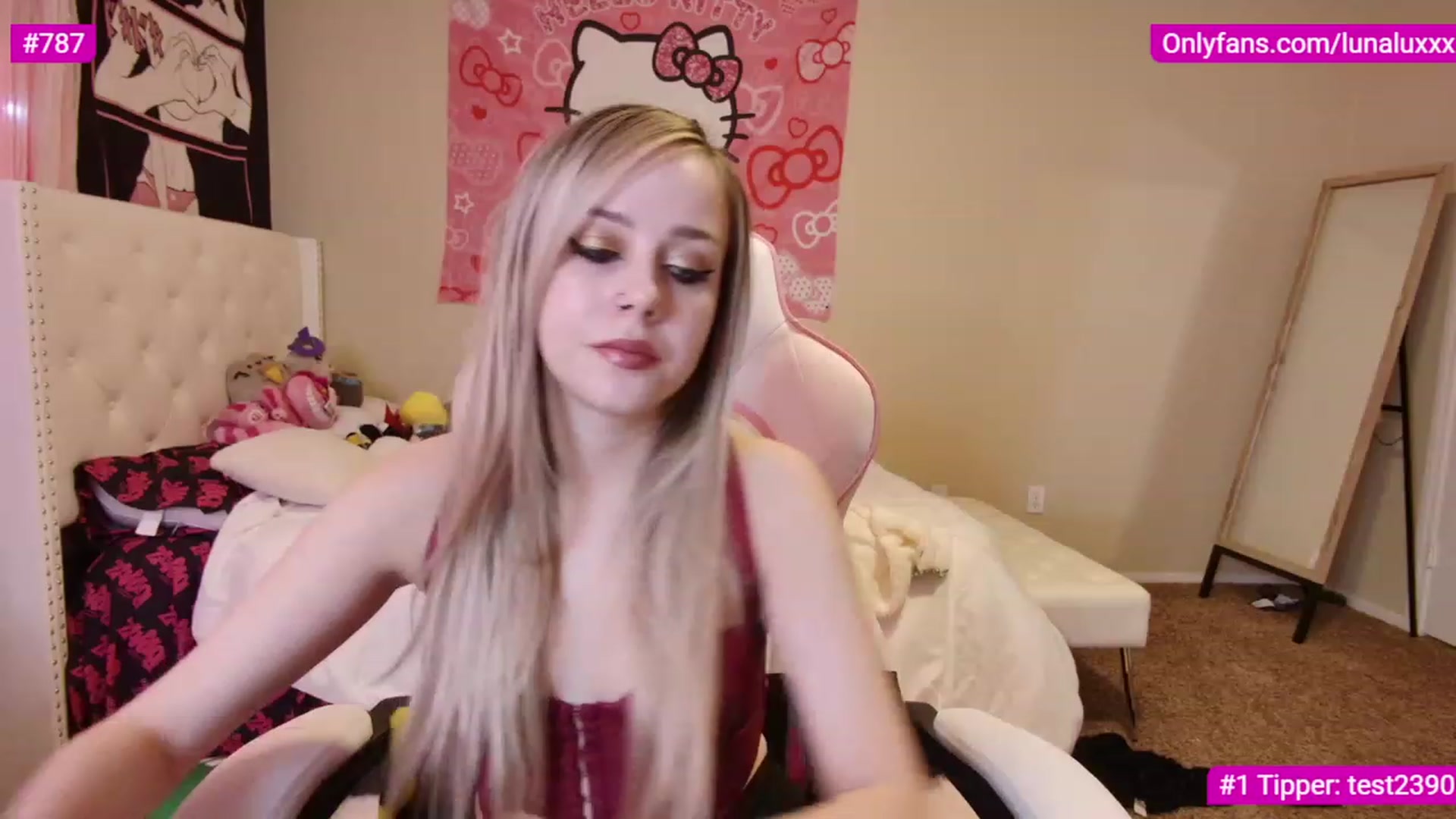 Gallery image thumbnail from lunalovelyy's myfreecams stream on, 02/05/2023, 23:42 image 9 of 20