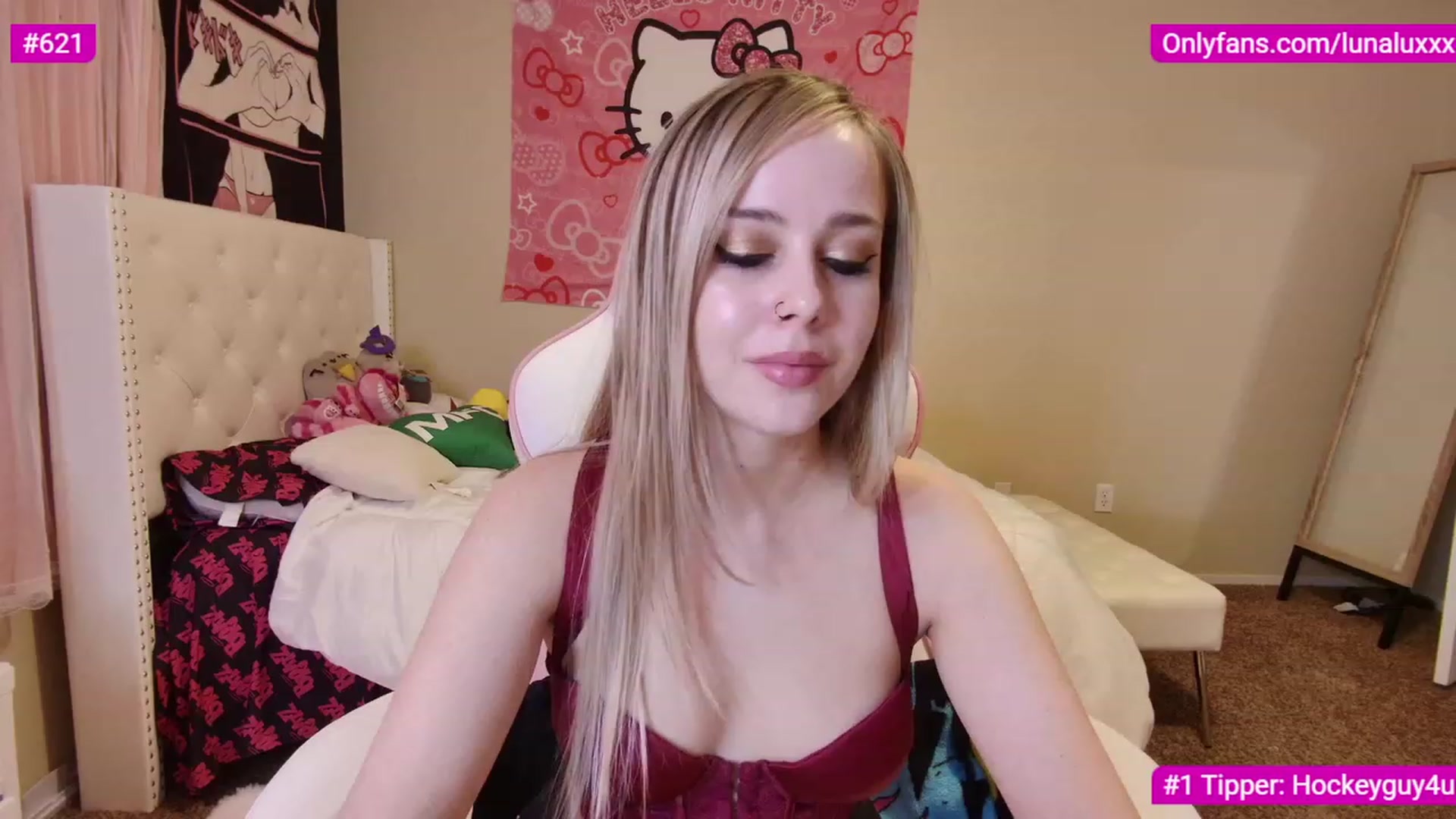 Gallery image thumbnail from lunalovelyy's myfreecams stream on, 02/06/2023, 06:55 image 6 of 20