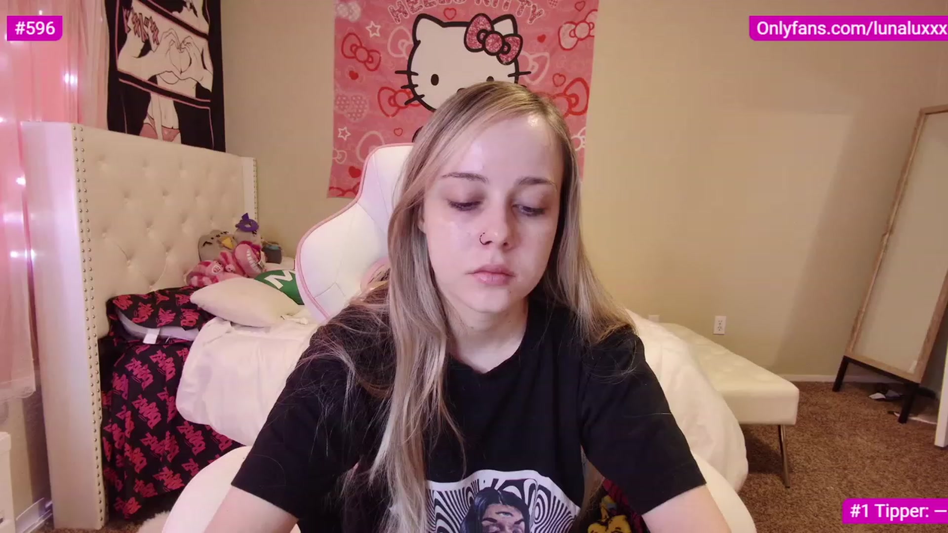 Gallery image thumbnail from lunalovelyy's myfreecams stream on, 02/06/2023, 18:54 image 10 of 20