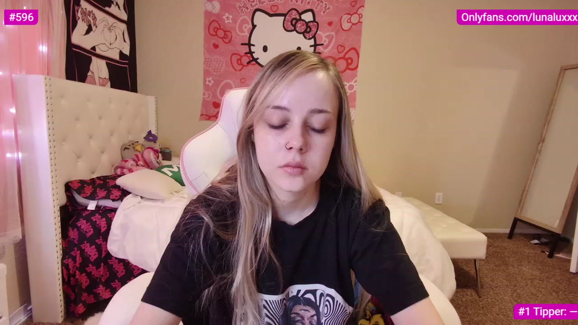 Gallery image thumbnail from lunalovelyy's myfreecams stream on, 02/06/2023, 18:54 image 8 of 20