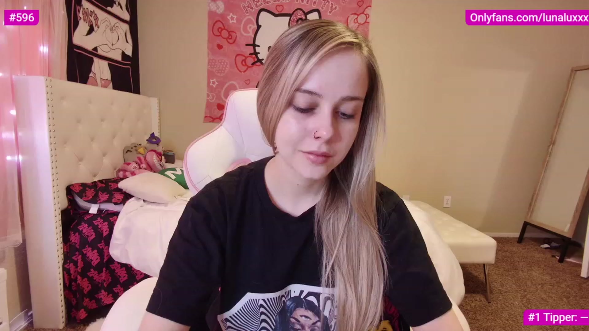 Gallery image thumbnail from lunalovelyy's myfreecams stream on, 02/06/2023, 18:54 image 15 of 20