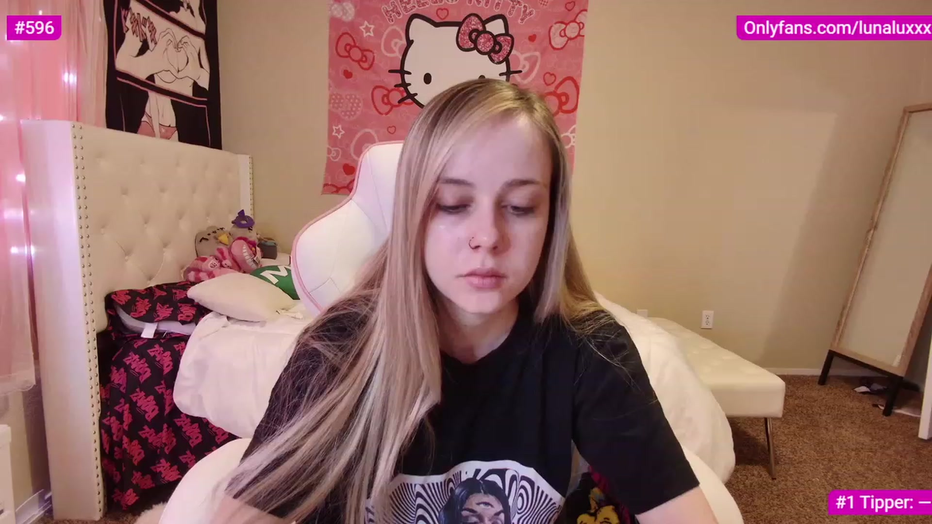 Gallery image thumbnail from lunalovelyy's myfreecams stream on, 02/06/2023, 18:54 image 3 of 20