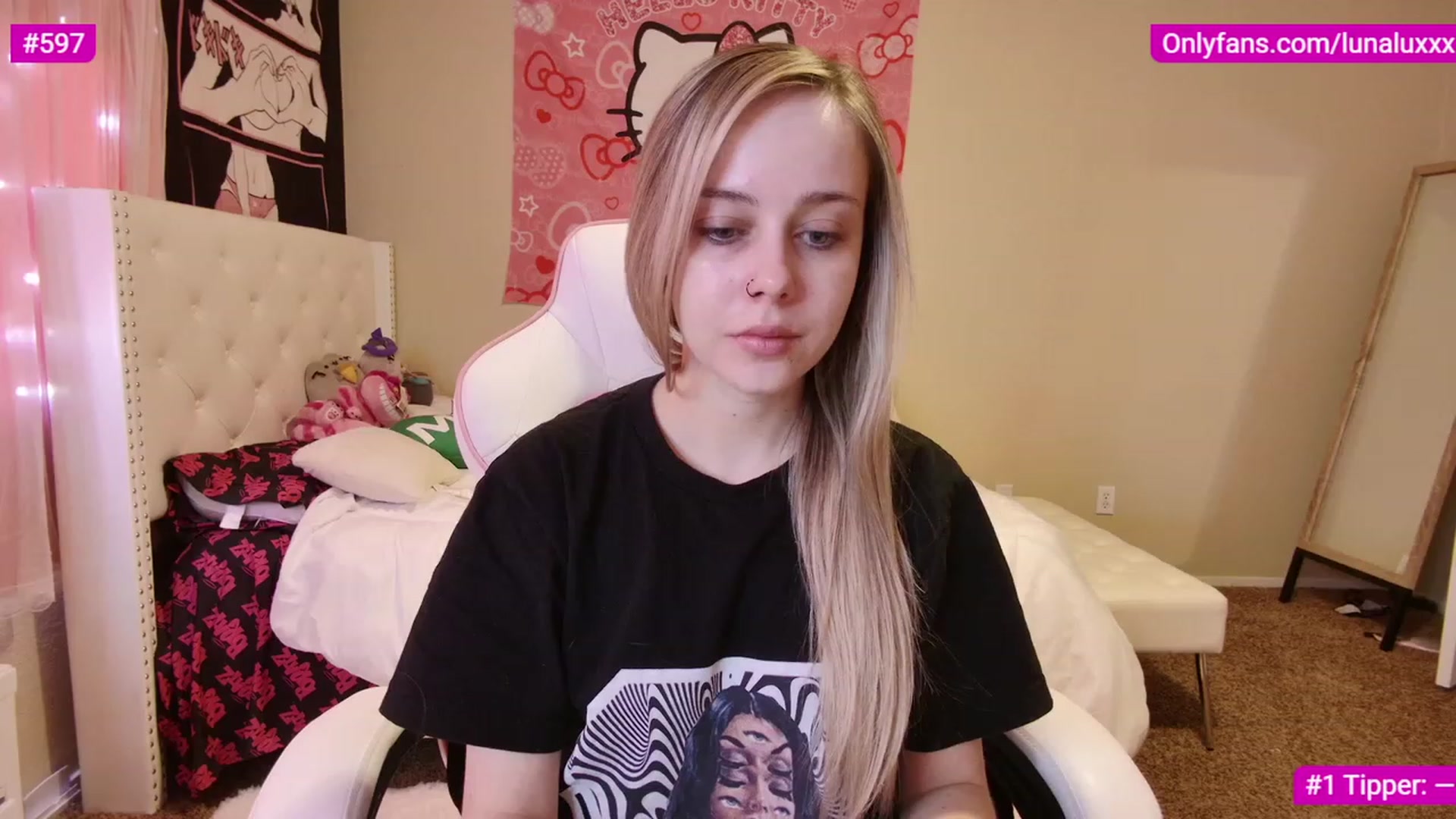 Gallery image thumbnail from lunalovelyy's myfreecams stream on, 02/06/2023, 18:54 image 17 of 20