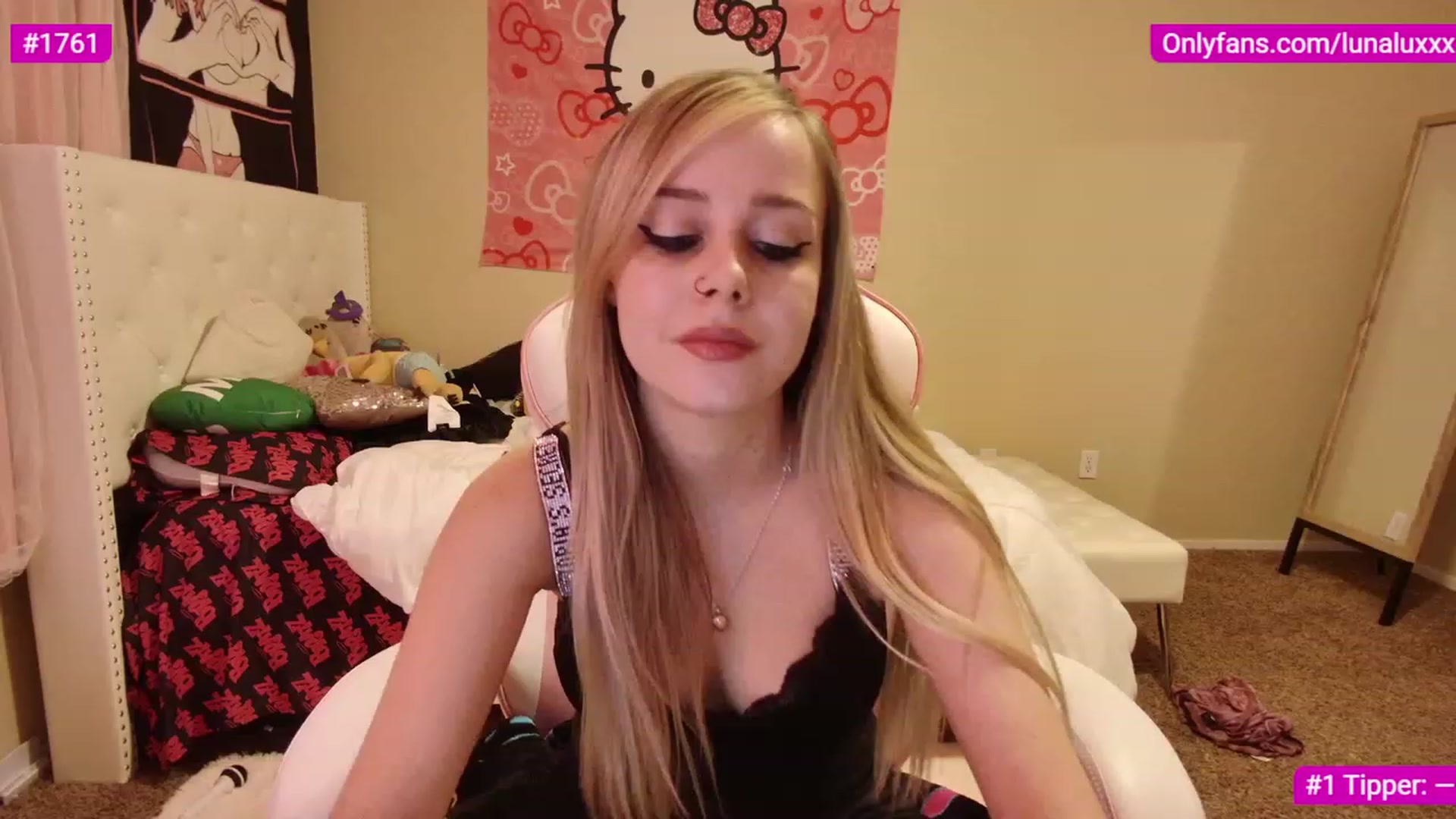Gallery image thumbnail from lunalovelyy's myfreecams stream on, 02/25/2023, 07:03 image 9 of 20