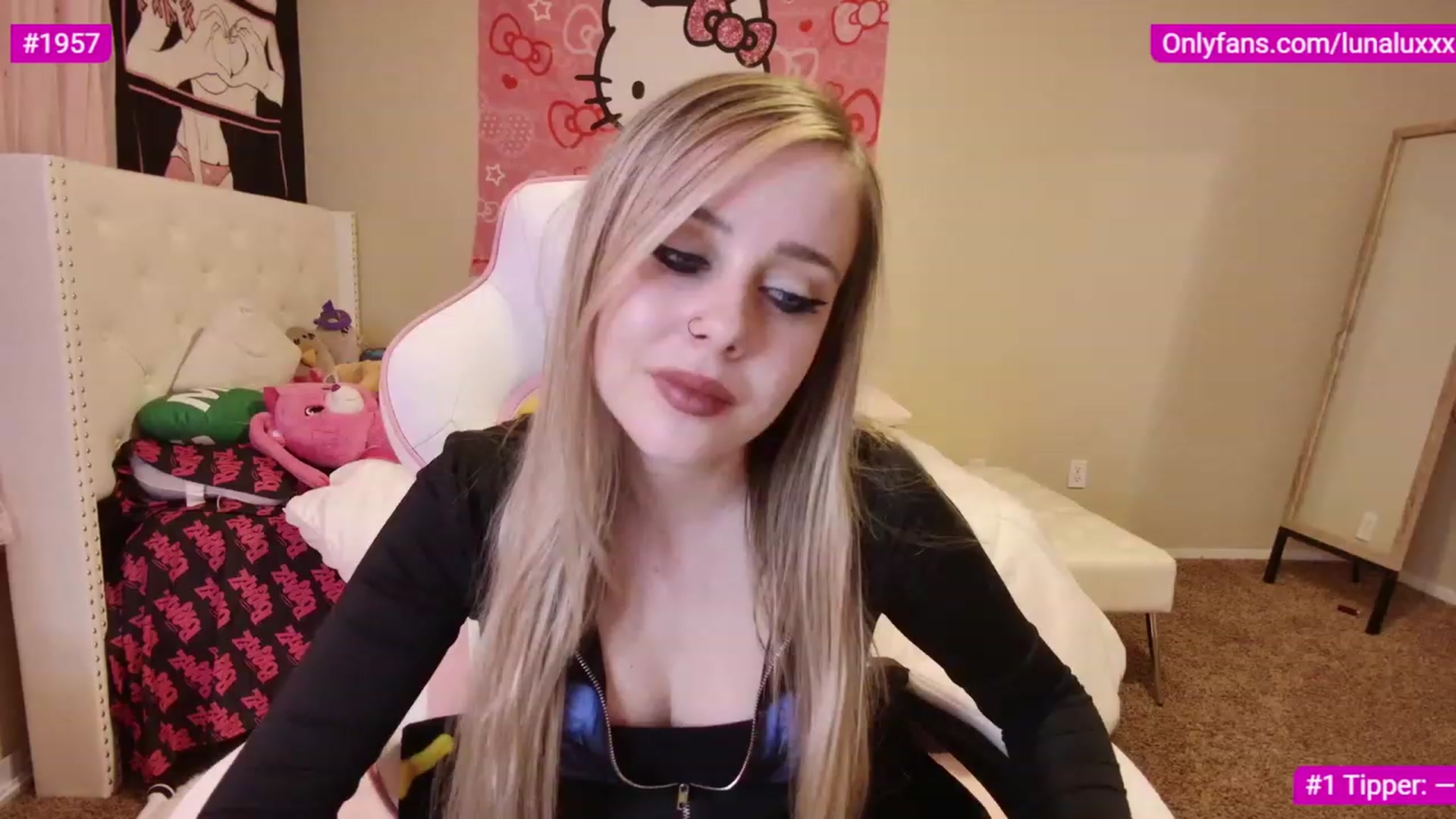 Gallery image thumbnail from lunalovelyy's myfreecams stream on, 02/28/2023, 05:50 image 10 of 20