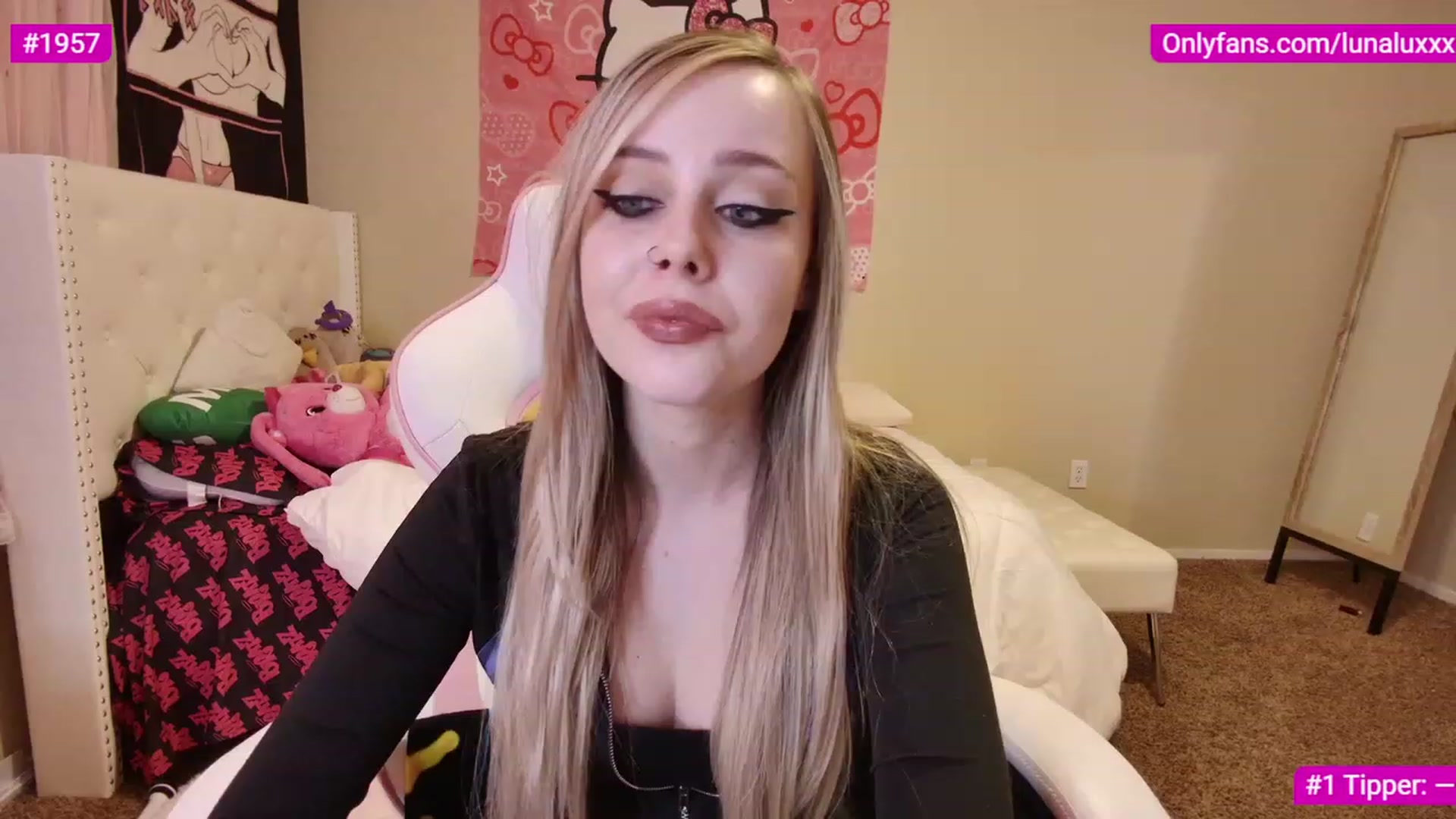 Gallery image thumbnail from lunalovelyy's myfreecams stream on, 02/28/2023, 05:50 image 8 of 20