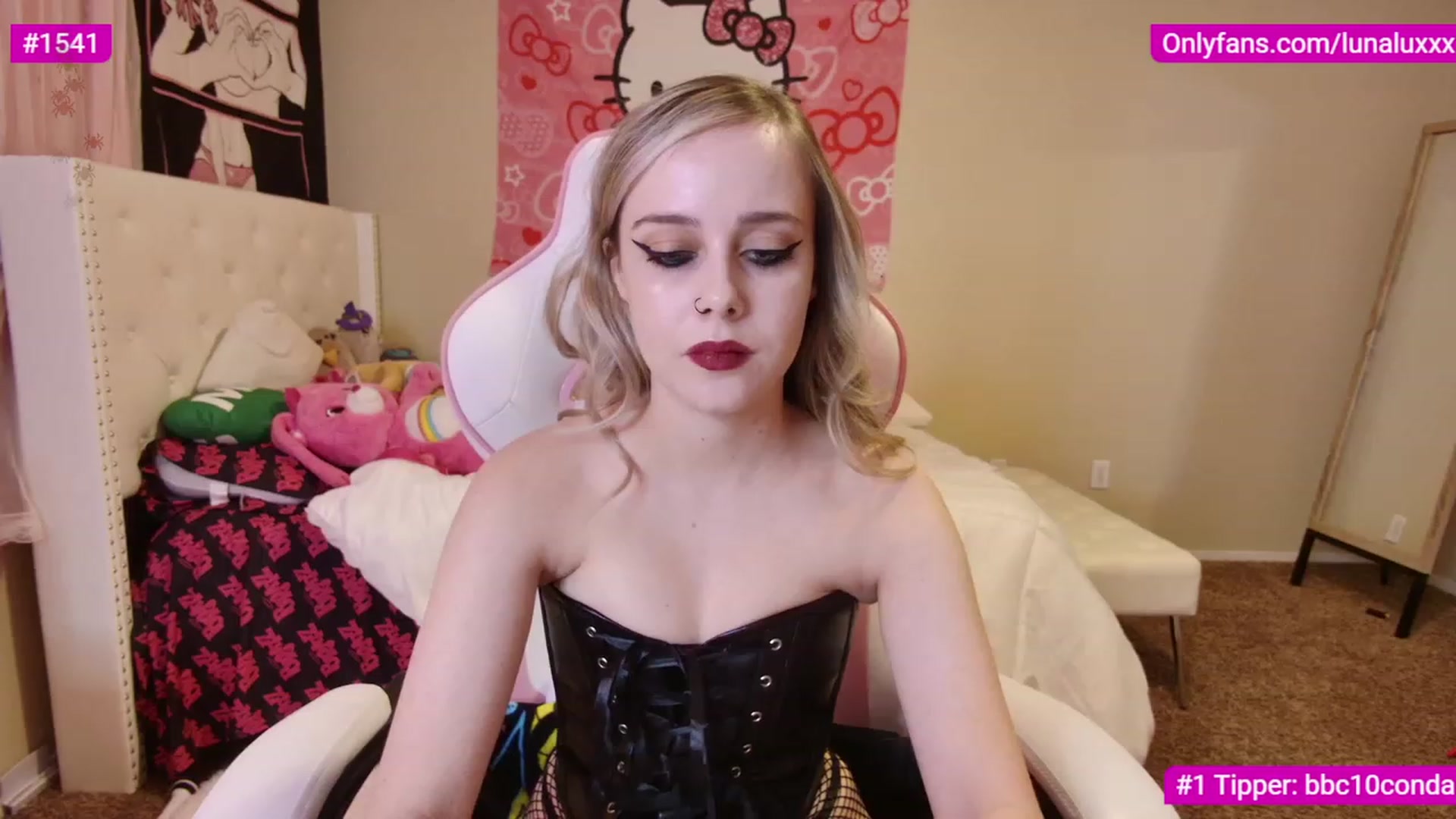 Gallery image thumbnail from lunalovelyy's myfreecams stream on, 03/01/2023, 03:27 image 8 of 20