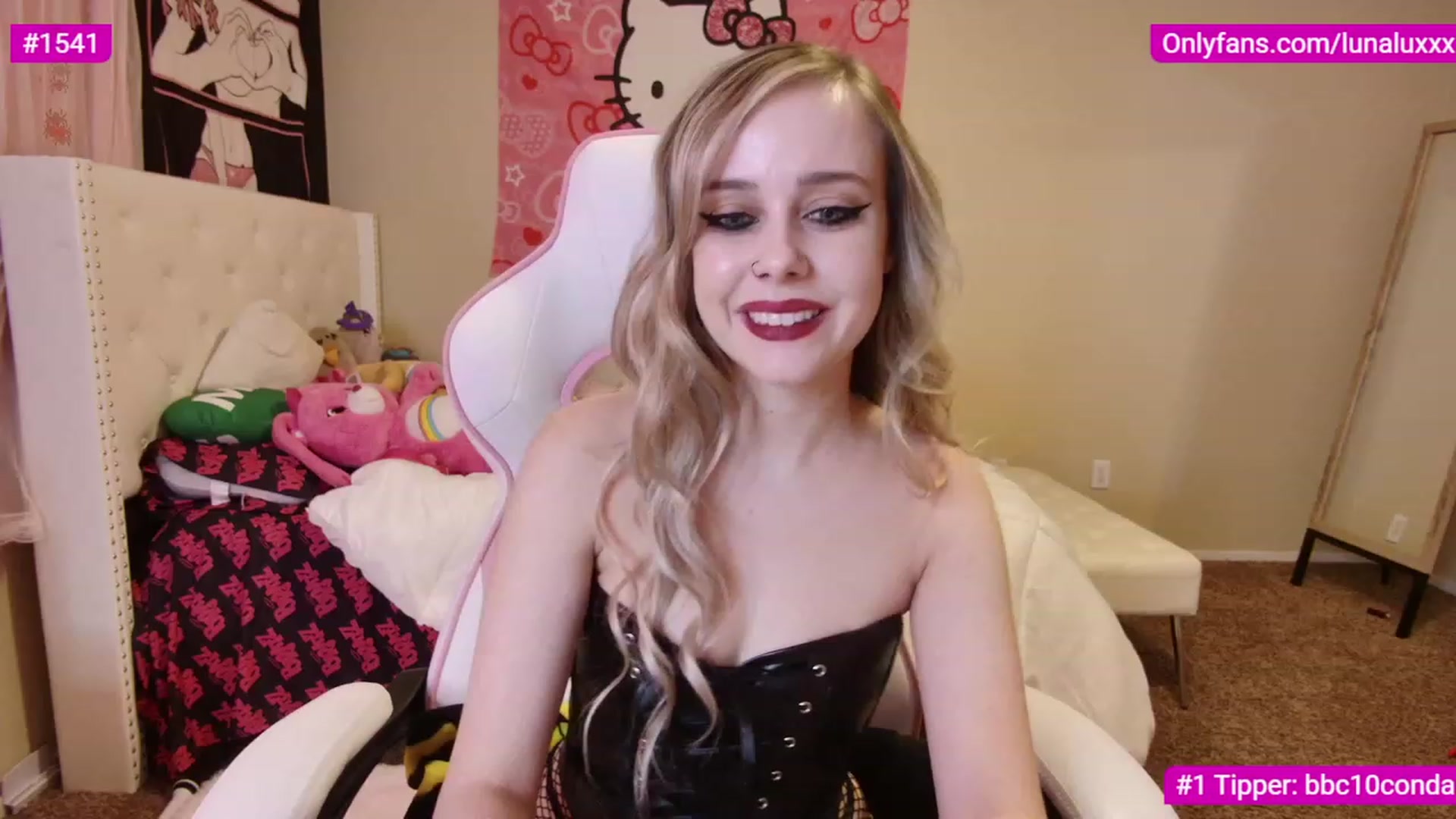 Gallery image thumbnail from lunalovelyy's myfreecams stream on, 03/01/2023, 03:27 image 16 of 20