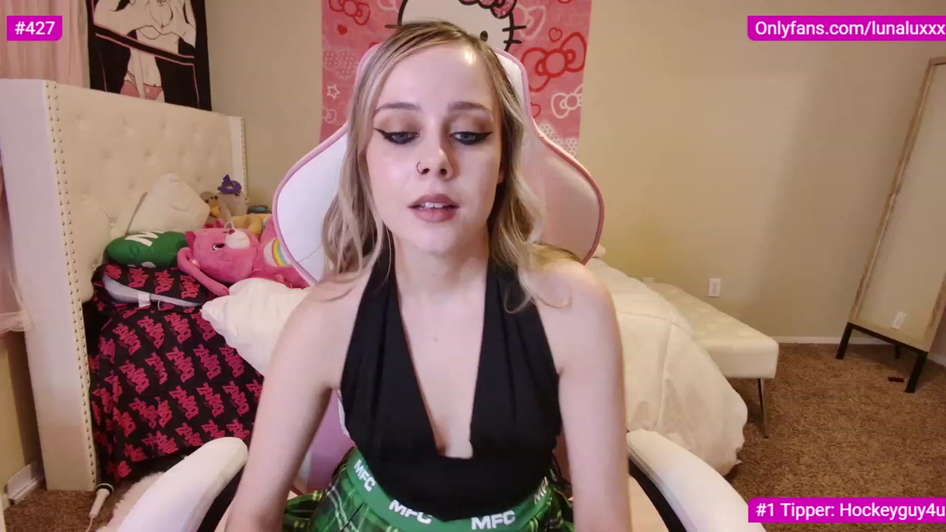 Gallery image thumbnail from lunalovelyy's myfreecams stream on, 03/02/2023, 06:10 image 8 of 20