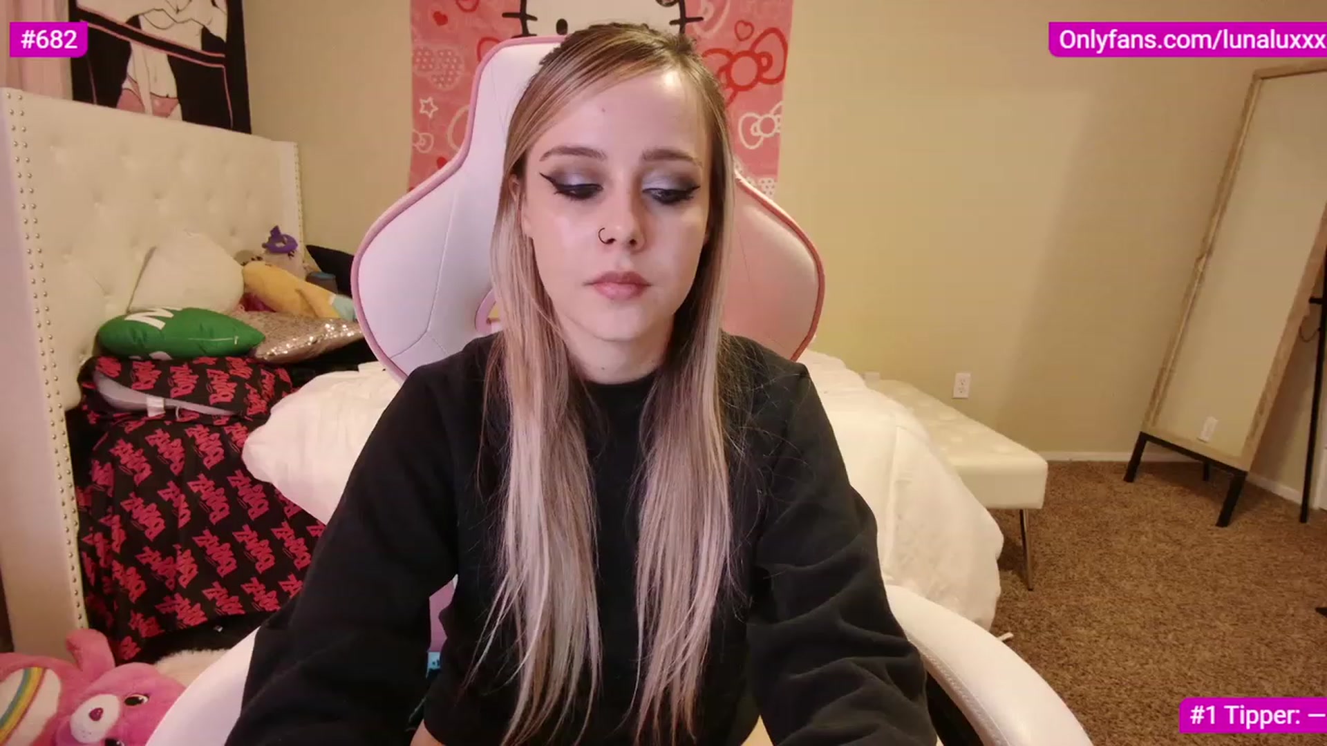 Gallery image thumbnail from lunalovelyy's myfreecams stream on, 03/04/2023, 07:12 image 6 of 20