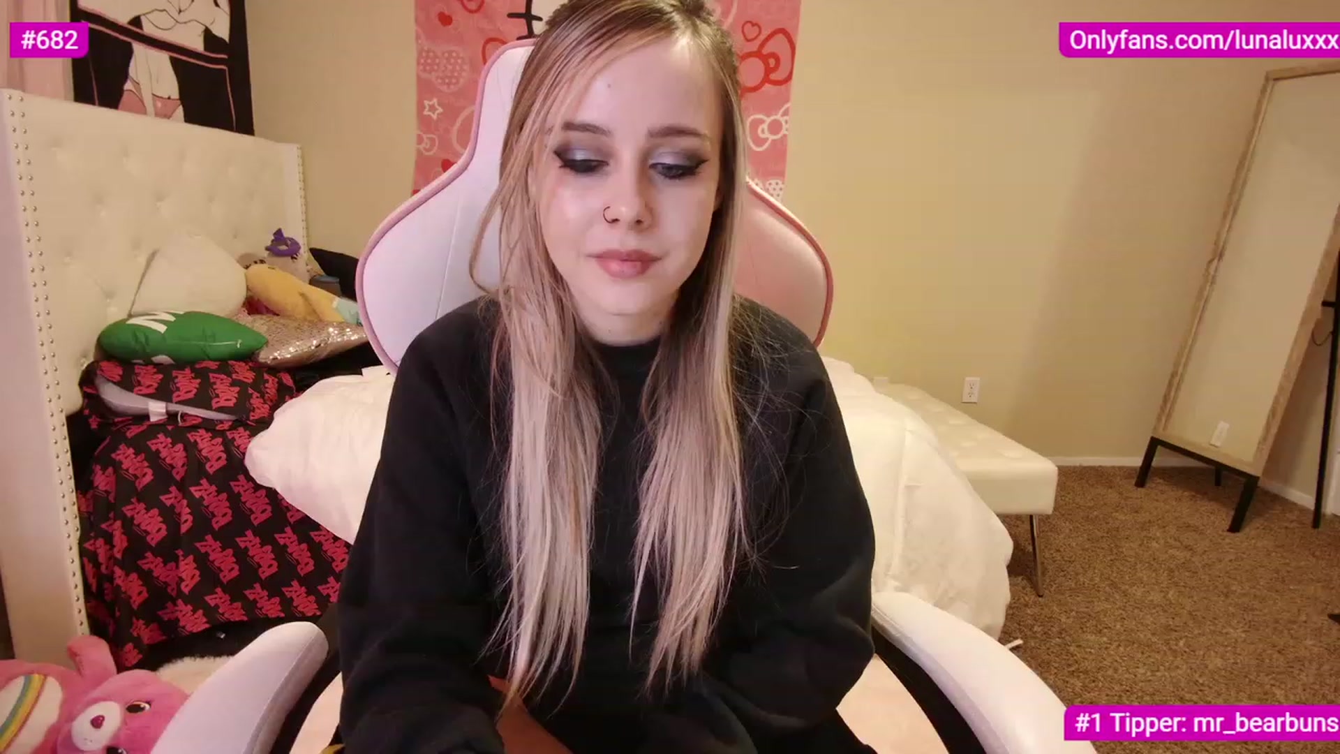 Gallery image thumbnail from lunalovelyy's myfreecams stream on, 03/04/2023, 07:12 image 8 of 20