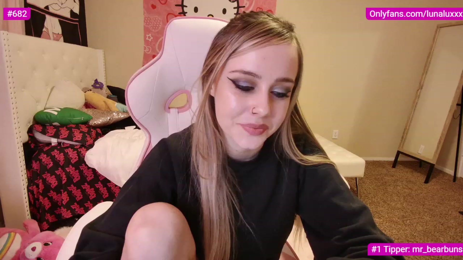 Gallery image thumbnail from lunalovelyy's myfreecams stream on, 03/04/2023, 07:12 image 16 of 20