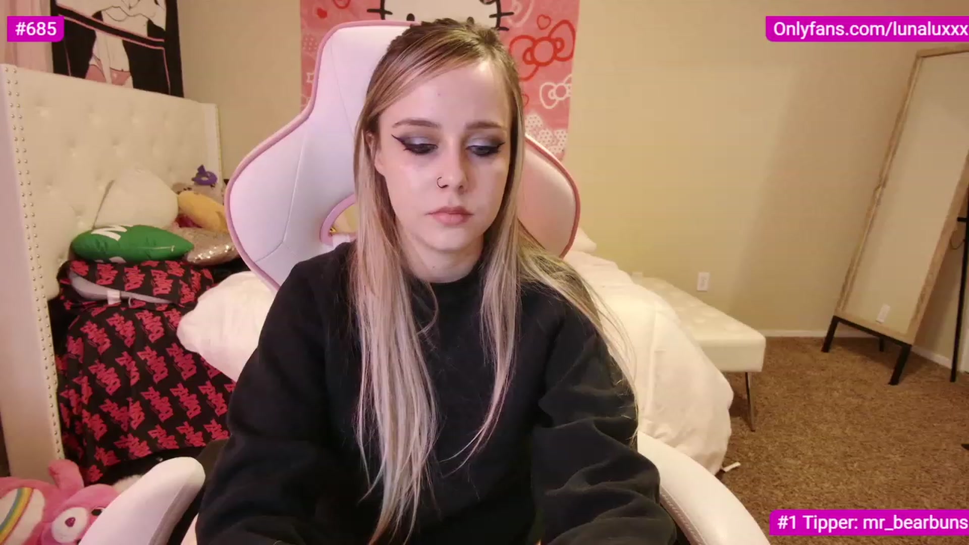 Gallery image thumbnail from lunalovelyy's myfreecams stream on, 03/04/2023, 07:12 image 19 of 20