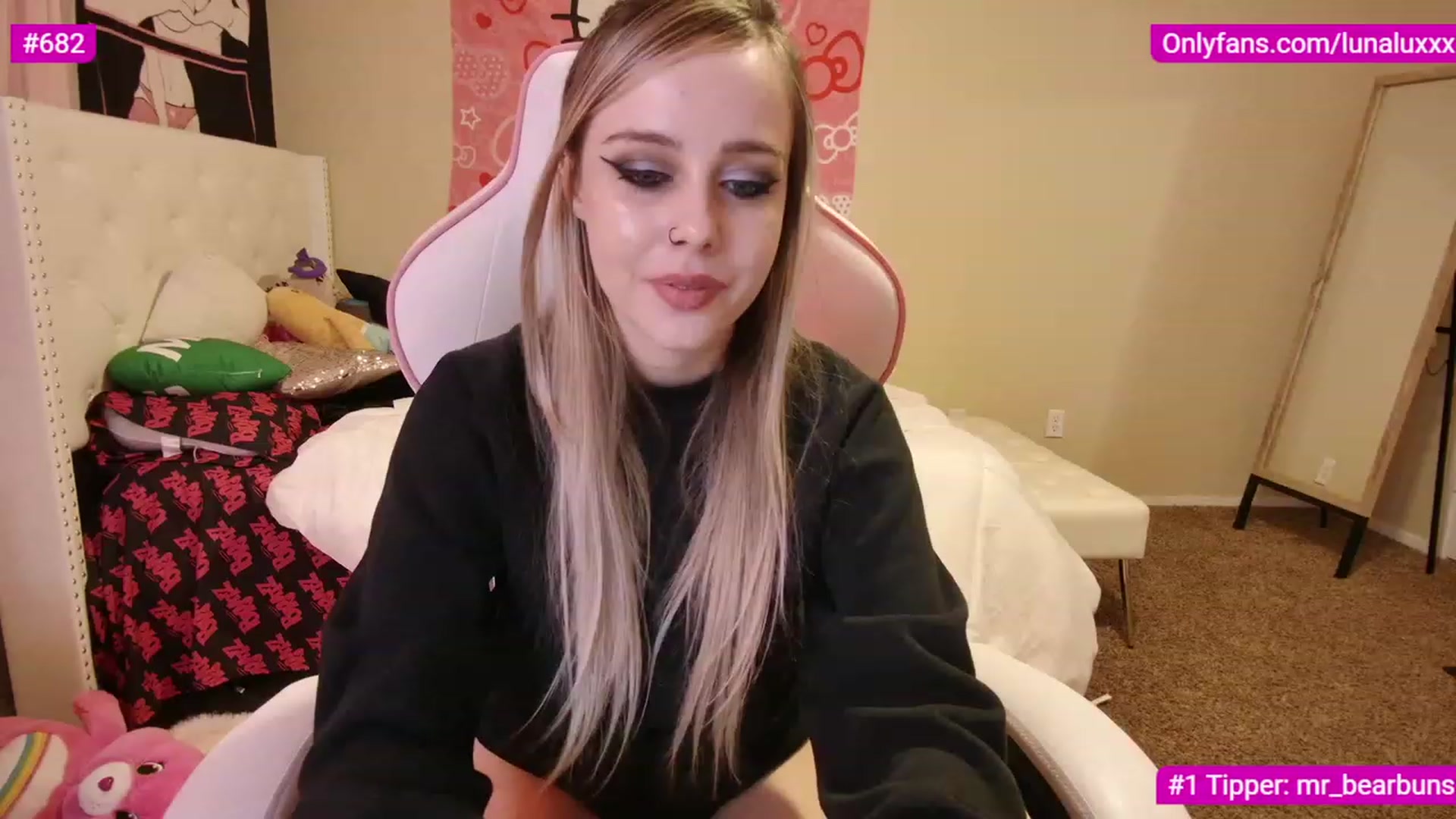 Gallery image thumbnail from lunalovelyy's myfreecams stream on, 03/04/2023, 07:12 image 11 of 20