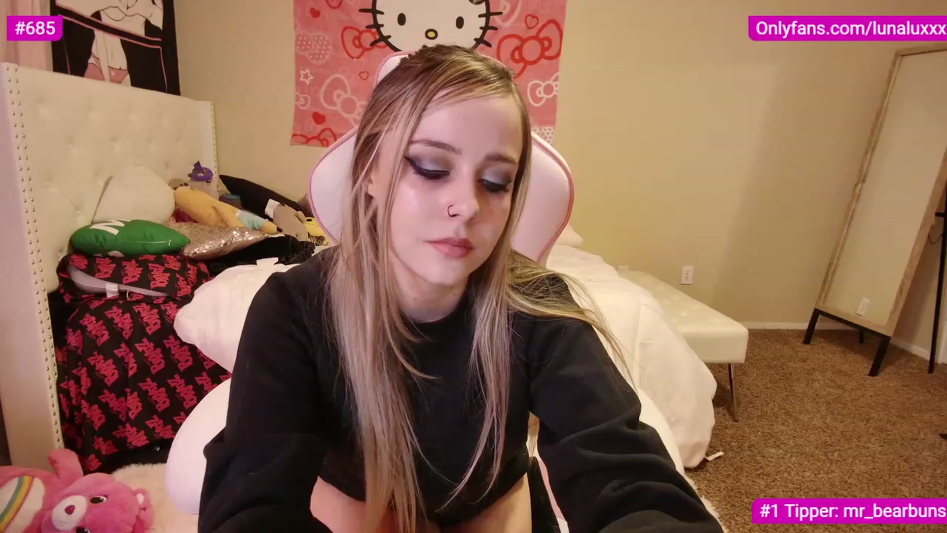 Gallery image thumbnail from lunalovelyy's myfreecams stream on, 03/04/2023, 07:12 image 18 of 20