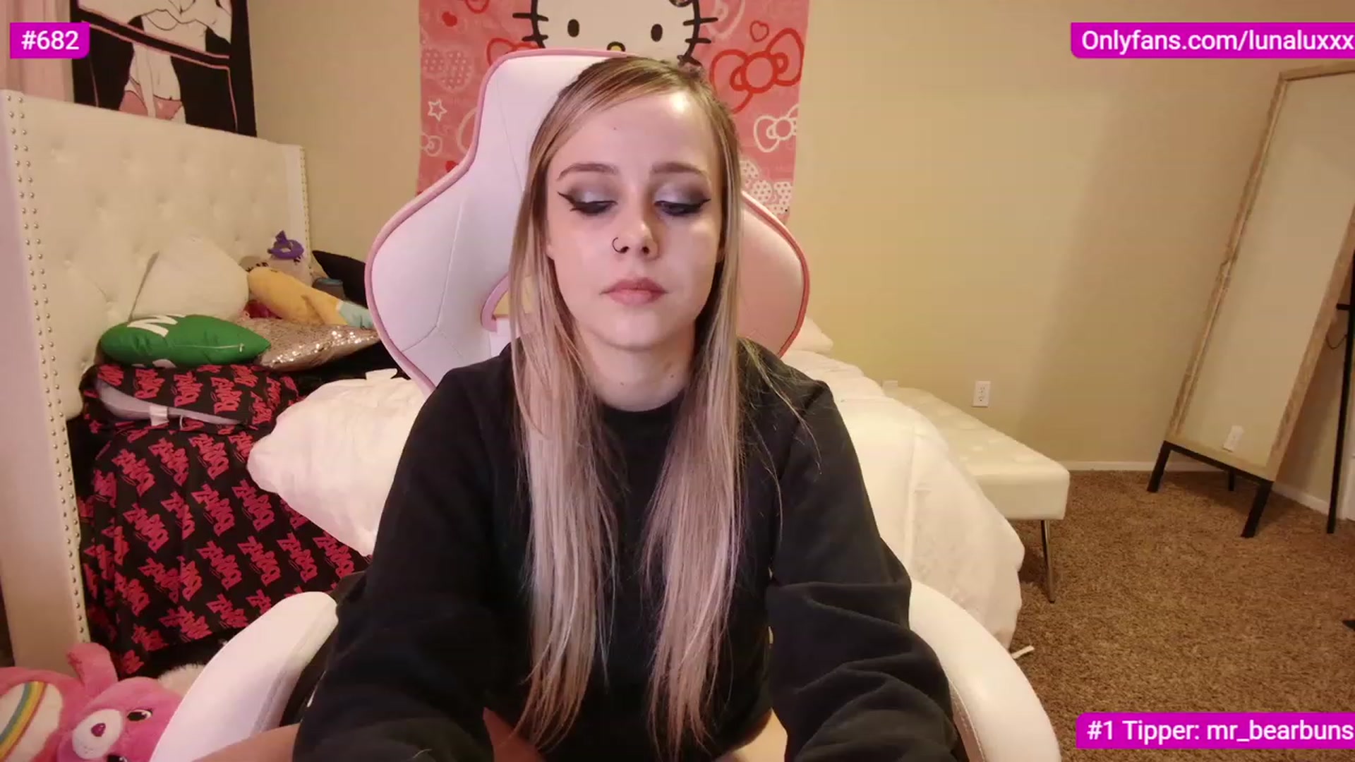 Gallery image thumbnail from lunalovelyy's myfreecams stream on, 03/04/2023, 07:12 image 14 of 20
