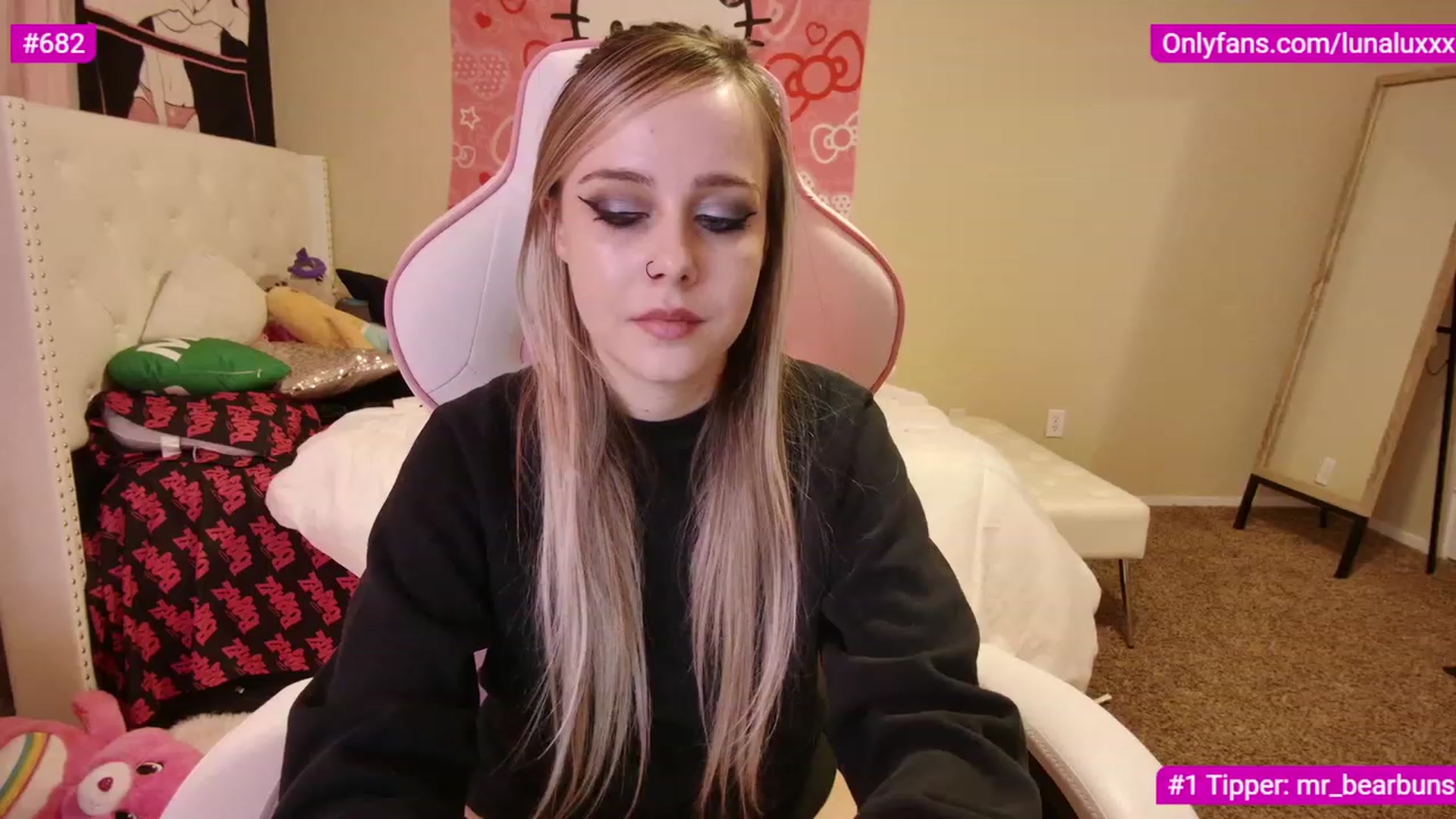 Gallery image thumbnail from lunalovelyy's myfreecams stream on, 03/04/2023, 07:12 image 7 of 20