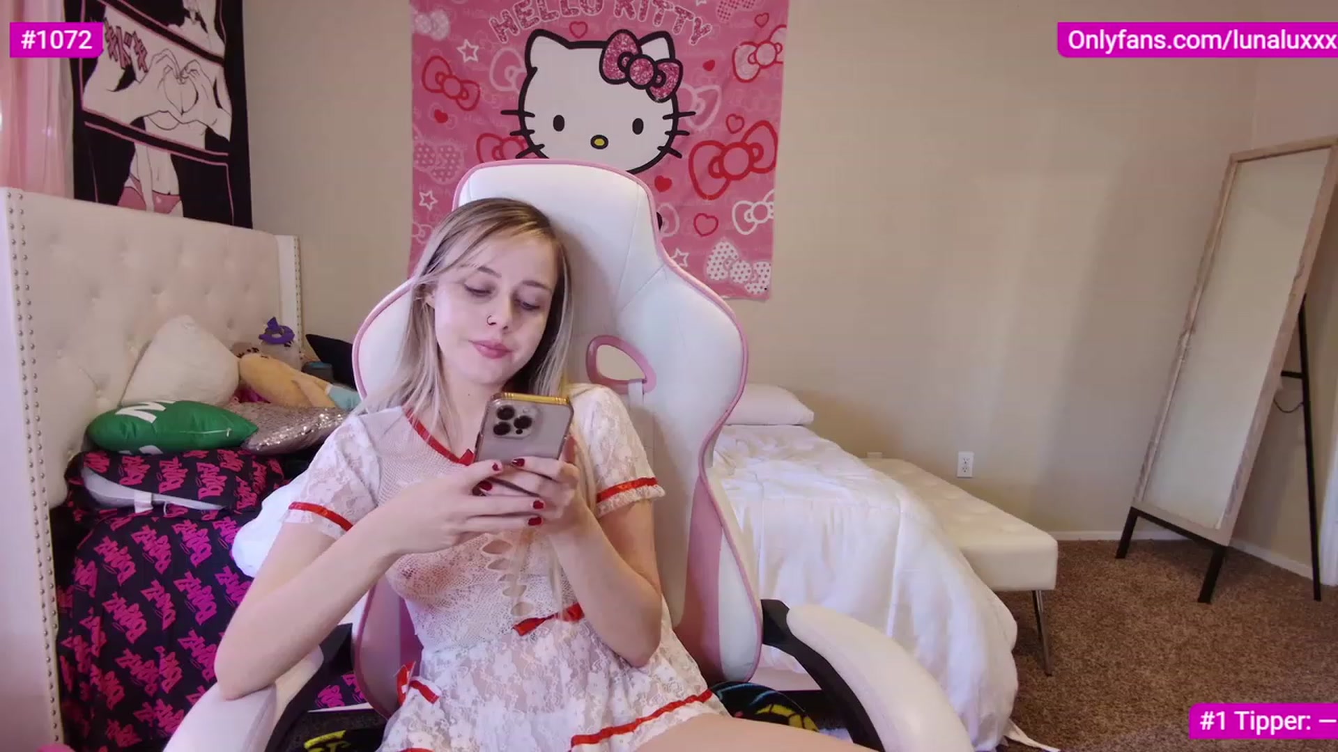 Gallery image thumbnail from lunalovelyy's myfreecams stream on, 03/08/2023, 24:03 image 8 of 20
