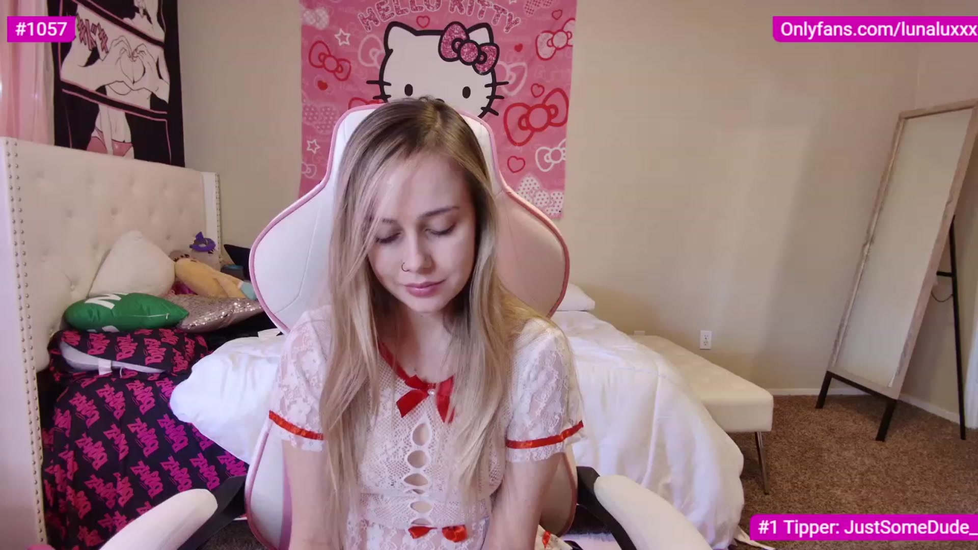 Gallery image thumbnail from lunalovelyy's myfreecams stream on, 03/08/2023, 24:03 image 12 of 20