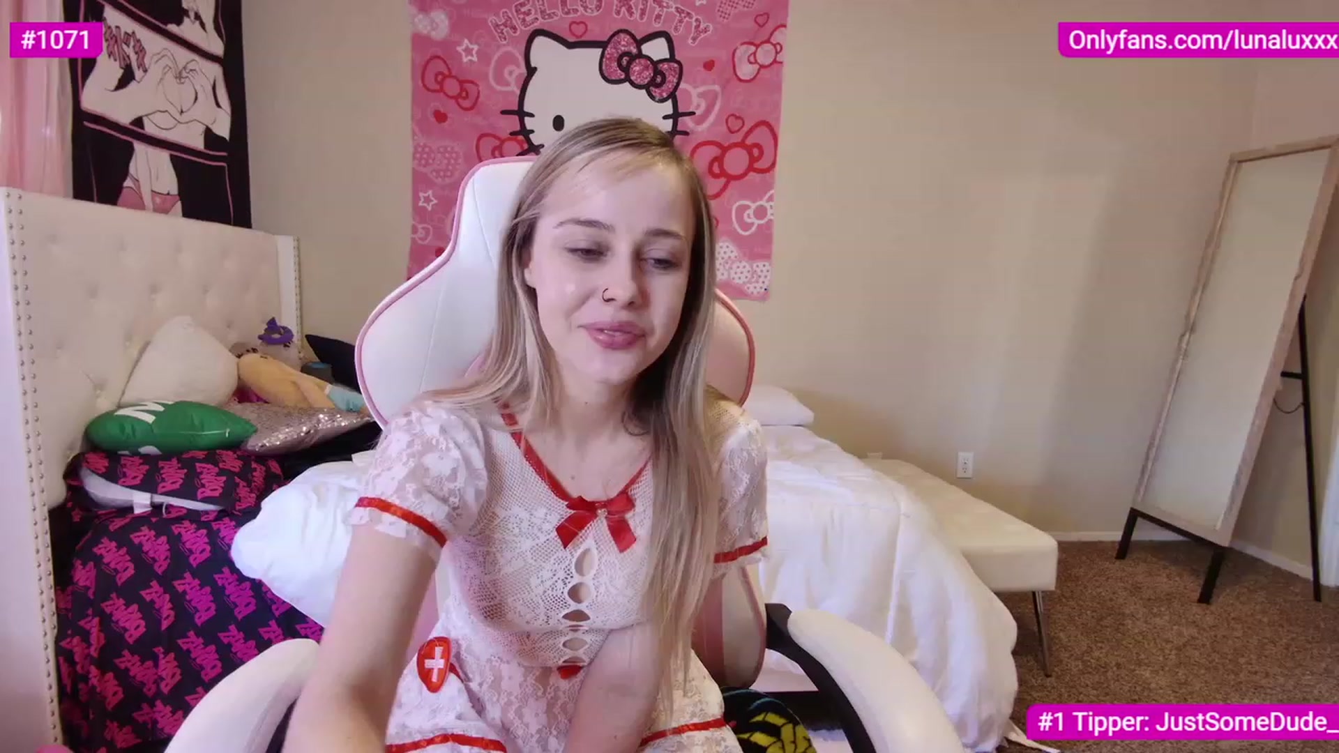 Gallery image thumbnail from lunalovelyy's myfreecams stream on, 03/08/2023, 24:03 image 10 of 20
