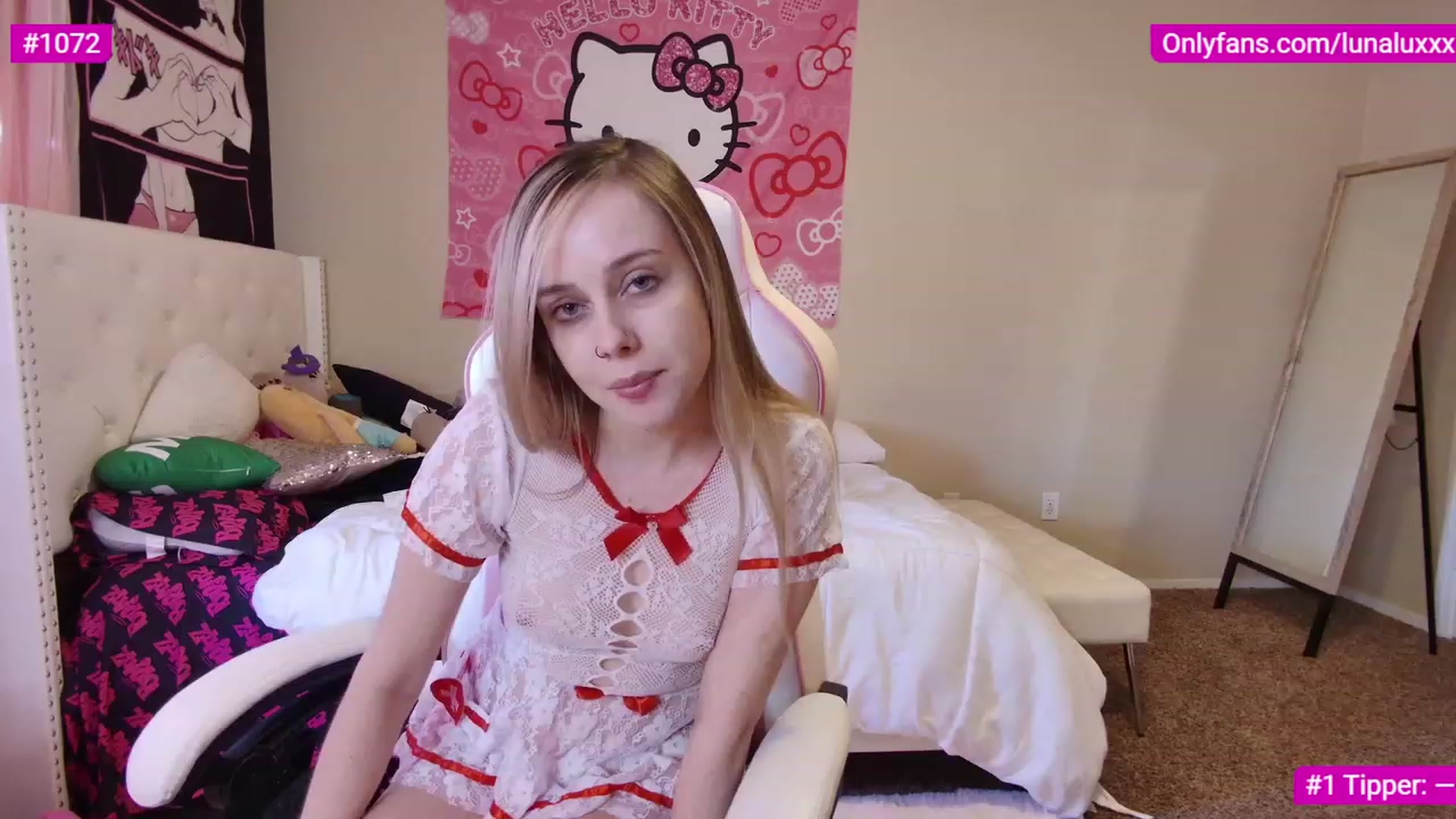 Gallery image thumbnail from lunalovelyy's myfreecams stream on, 03/08/2023, 24:03 image 6 of 20