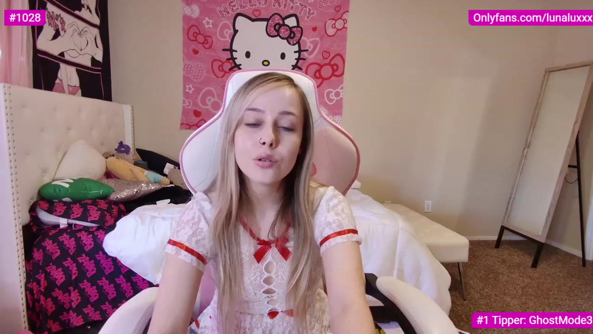Gallery image thumbnail from lunalovelyy's myfreecams stream on, 03/08/2023, 24:03 image 16 of 20