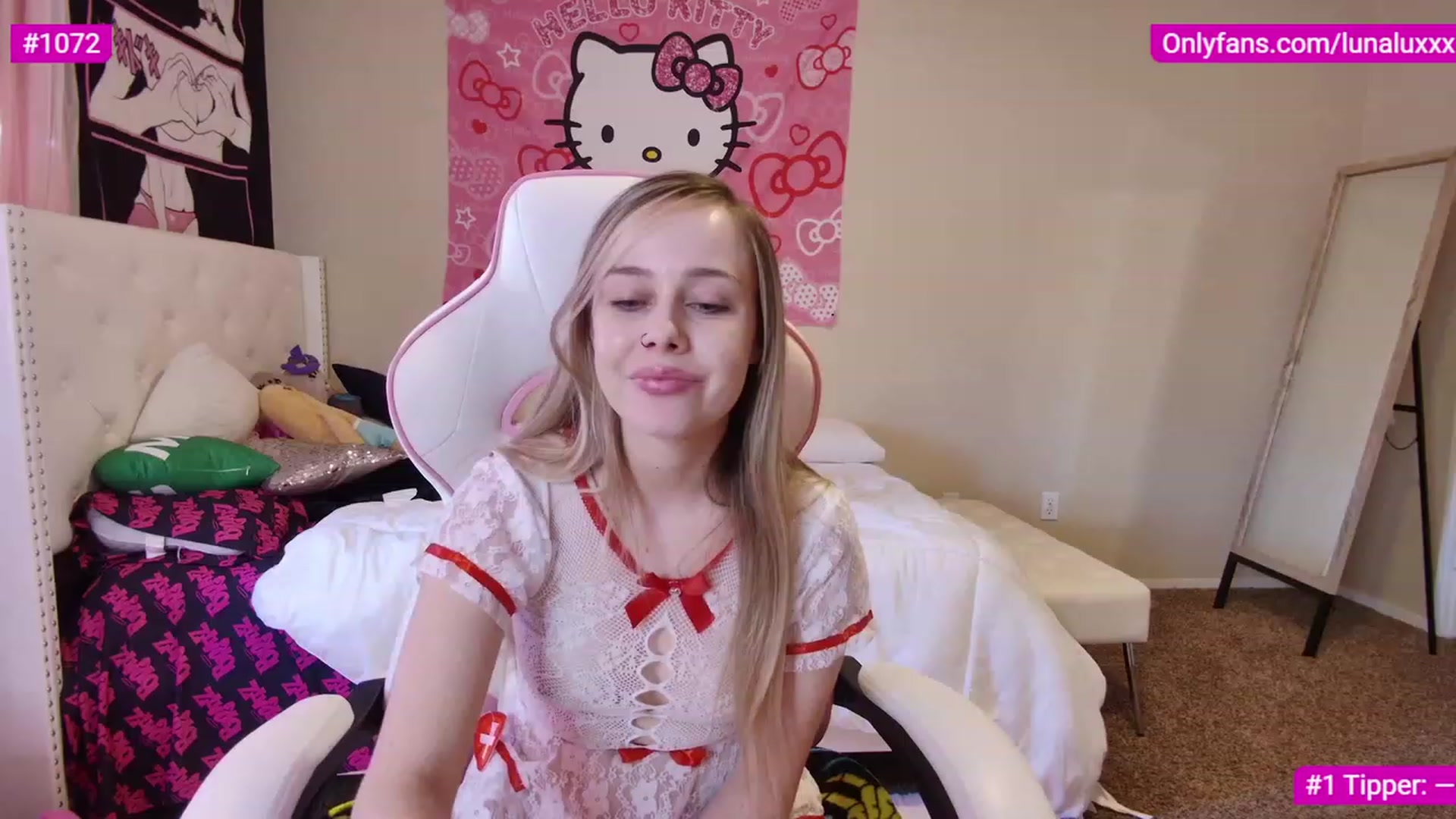 Gallery image thumbnail from lunalovelyy's myfreecams stream on, 03/08/2023, 24:03 image 9 of 20