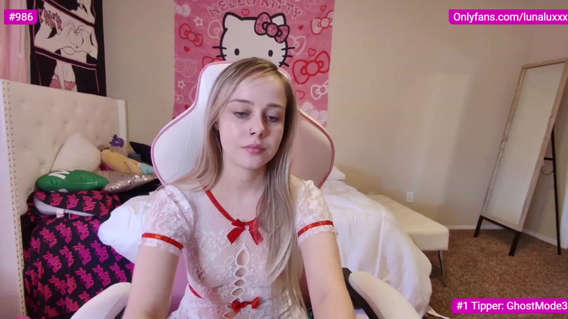 Gallery image thumbnail from lunalovelyy's myfreecams stream on, 03/08/2023, 24:22 image 18 of 20