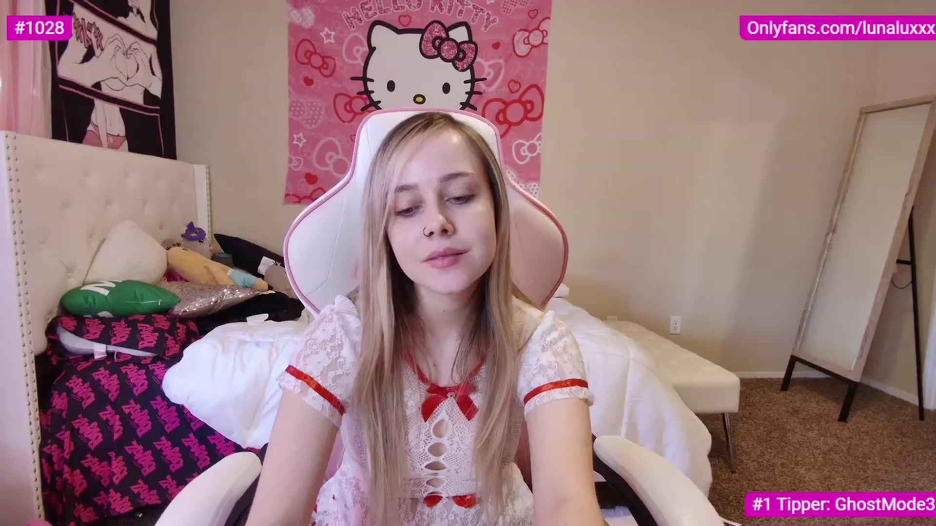 Gallery image thumbnail from lunalovelyy's myfreecams stream on, 03/08/2023, 24:22 image 7 of 20