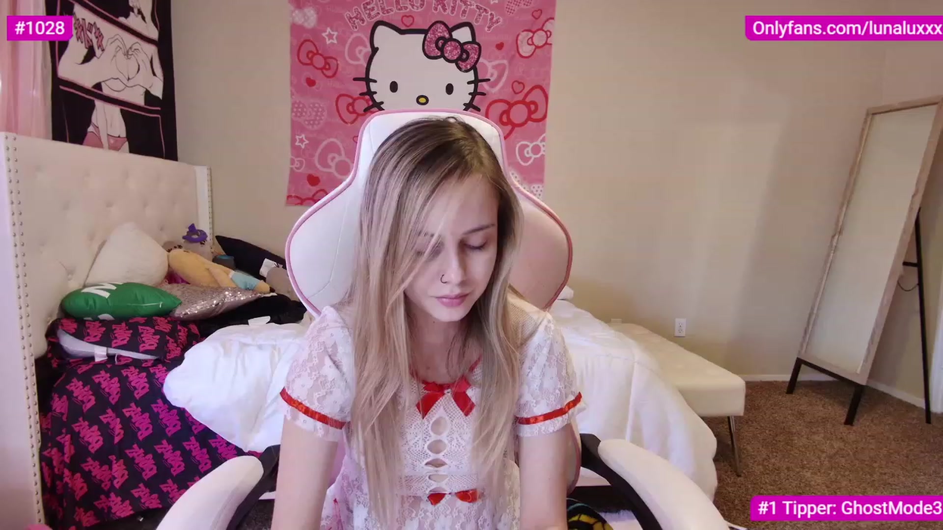 Gallery image thumbnail from lunalovelyy's myfreecams stream on, 03/08/2023, 24:22 image 6 of 20